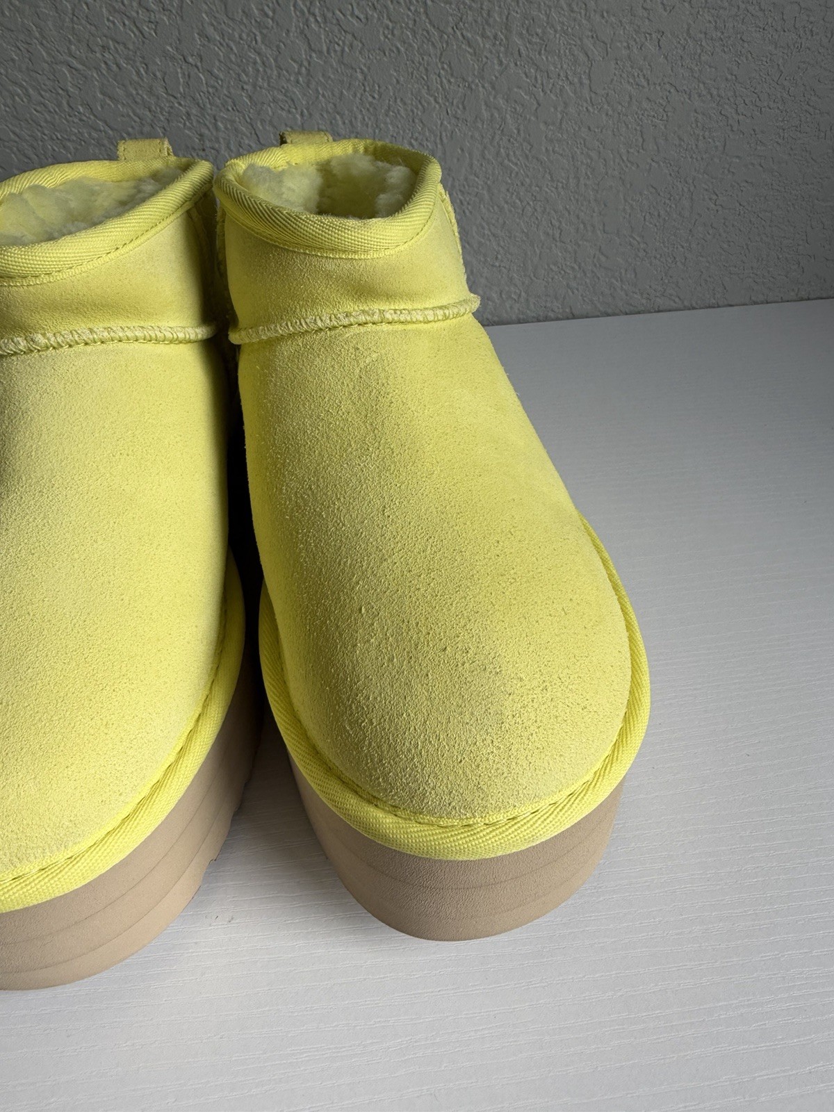 UGG Classic Ultra Mini Platform Pearfect Yellow Women’s 6 Suede Boots 1135092