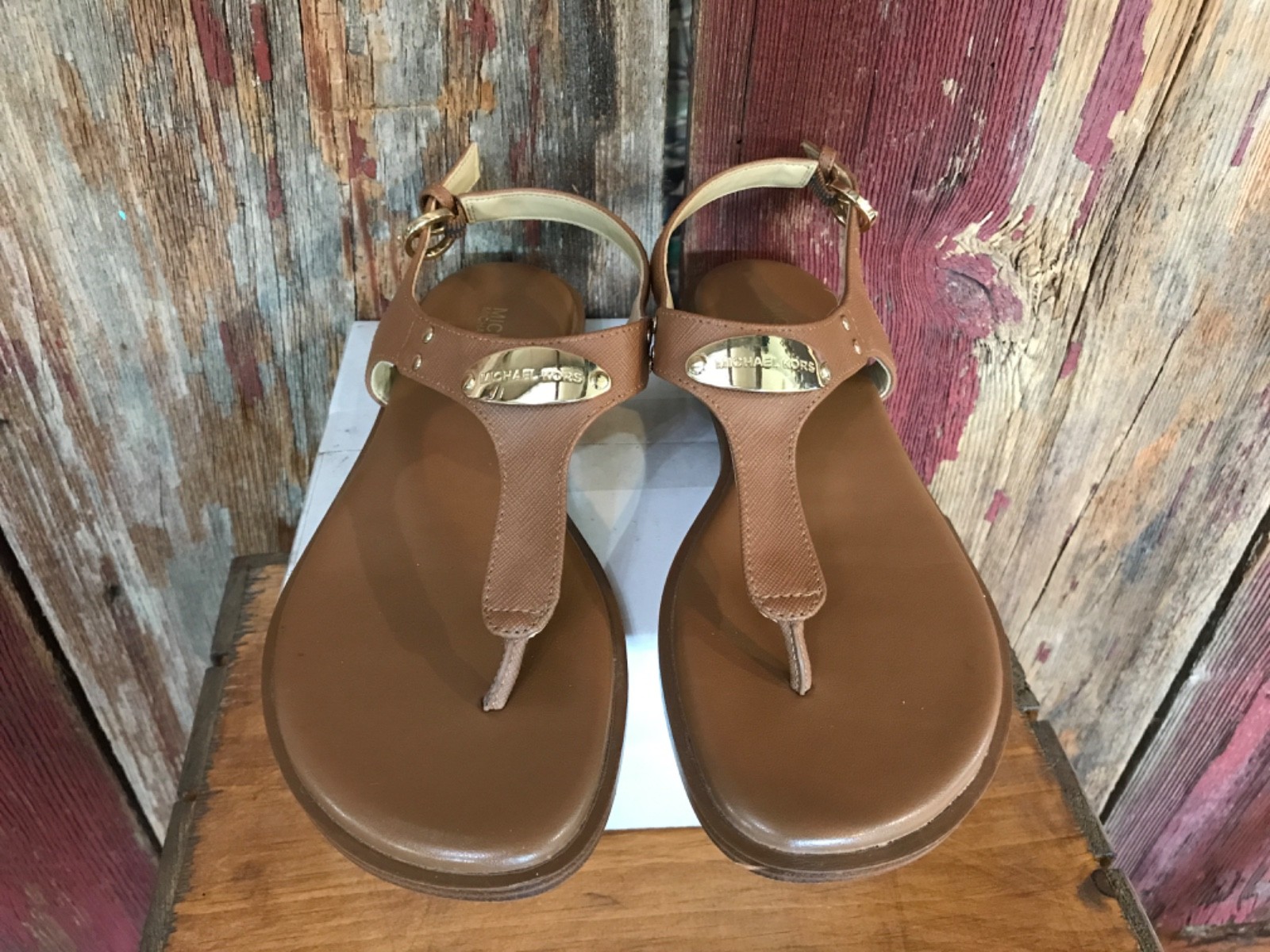 Michael Kors MK Logo Plate Thong Sandals womens sz 6M brown/gold….z1