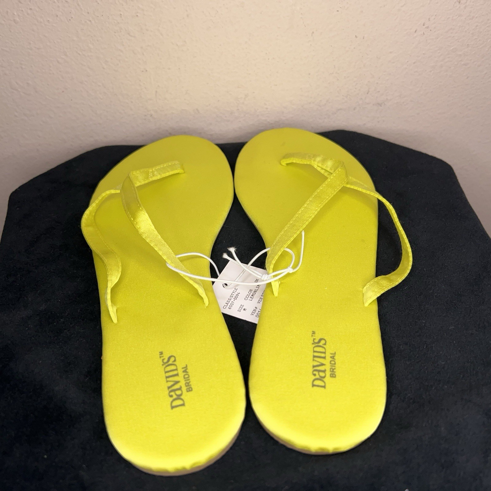 New David’s Bridal Medium 7 8 Flip Flops Satin Fabric Womens Lime Yellow NWT