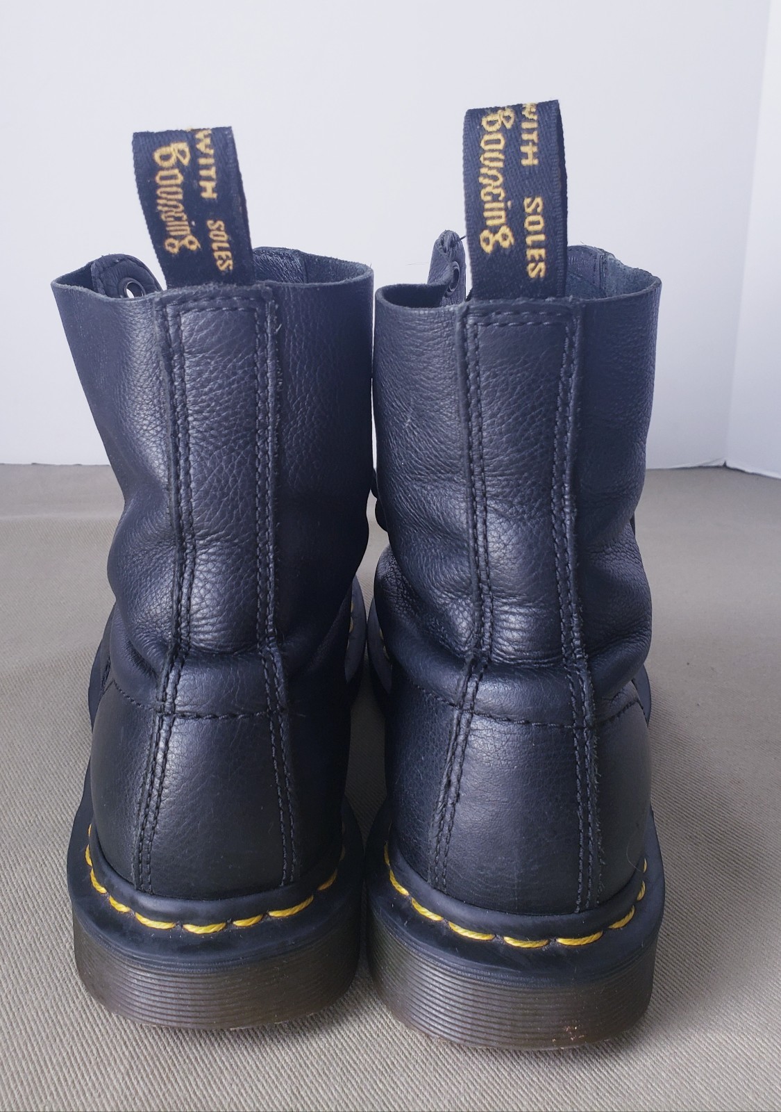Dr. Martens Pascal Mens Original Leather Lace Up Boots Size 6