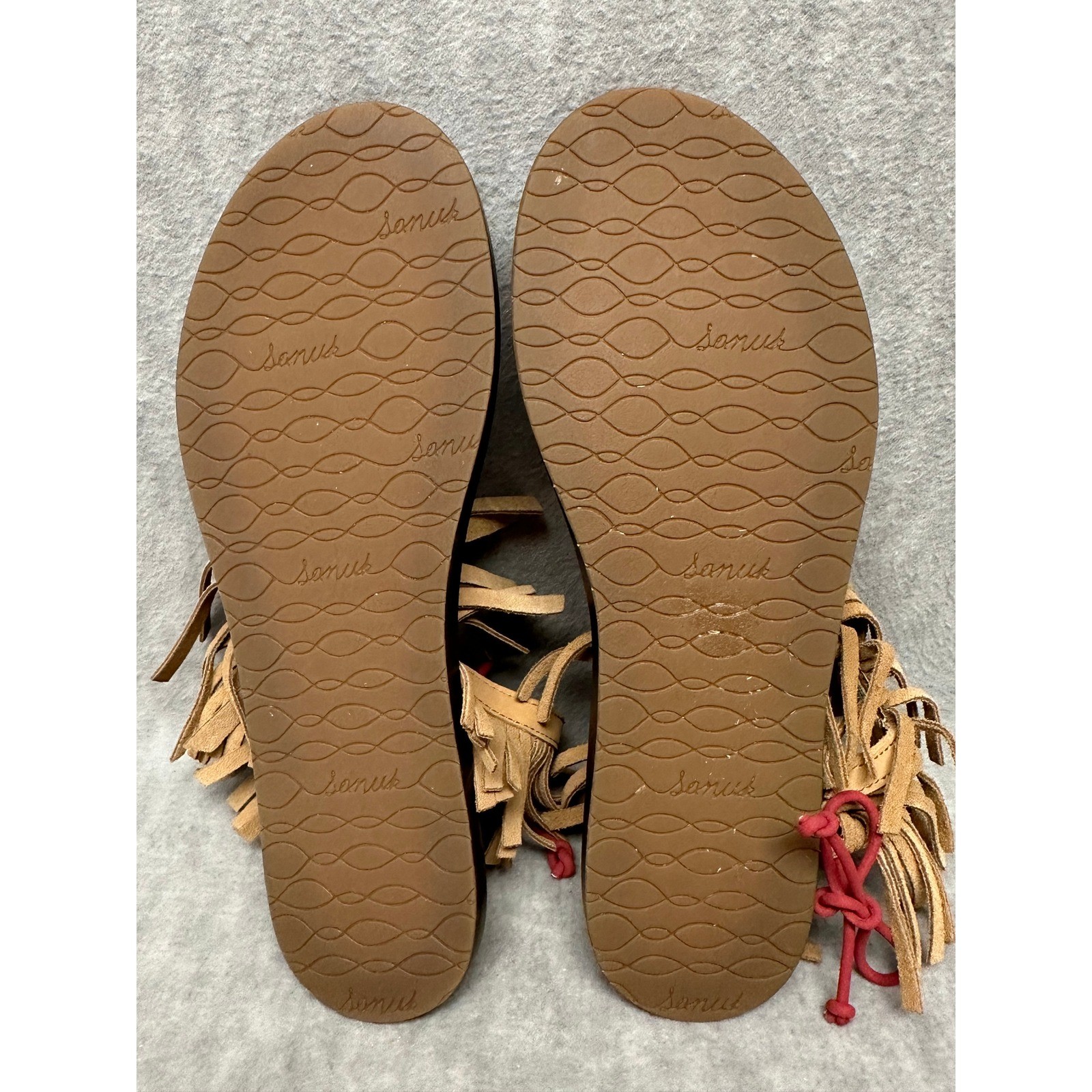 Sanuk Fringe Sandals Womens 7 Tan Excellent Boho Tassel Bungee Ankle Wrap Thong