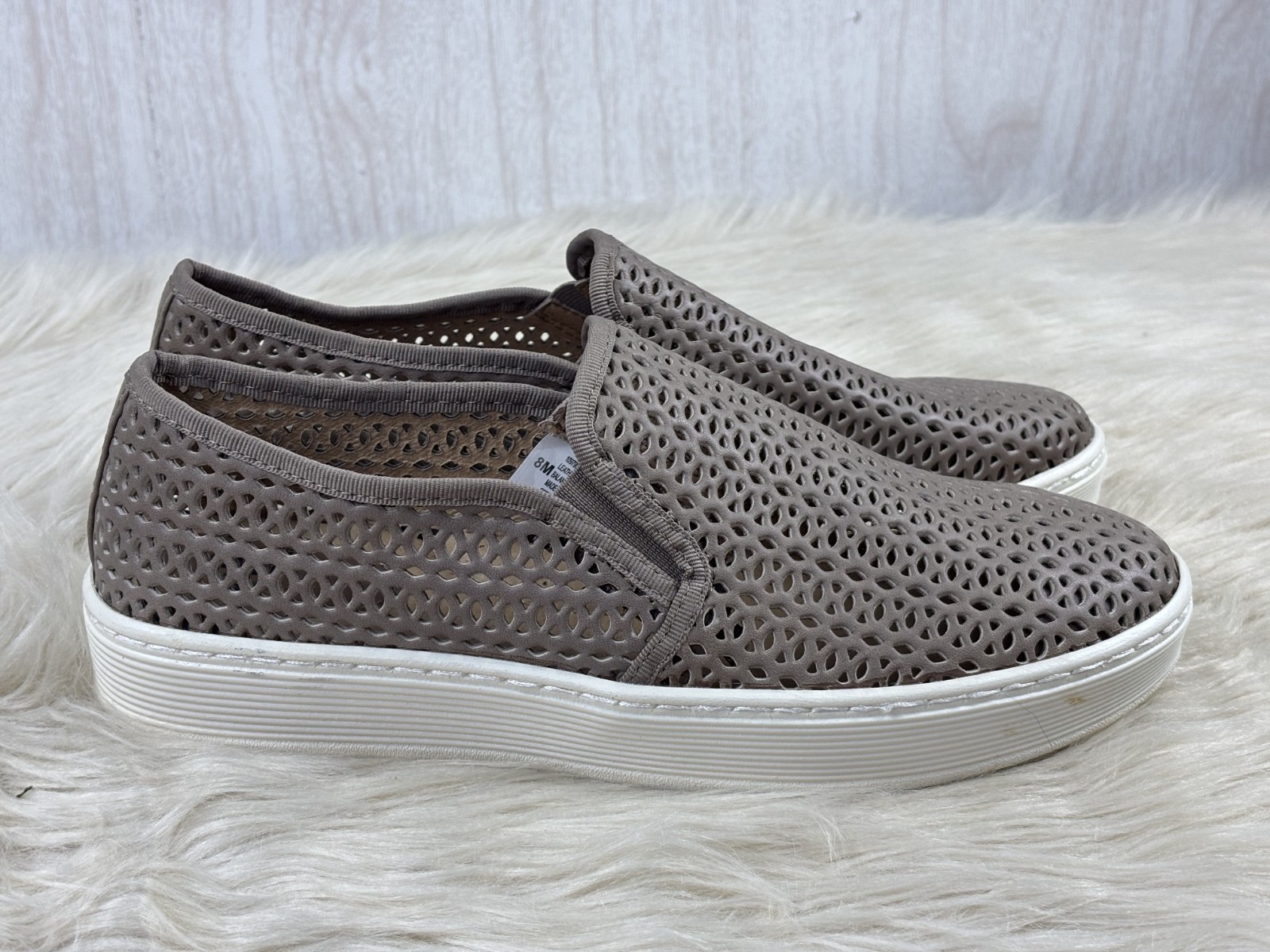 NWOT Sofft Somers II Sneakers Taupe Perforated Leather Slip On Womens 8M