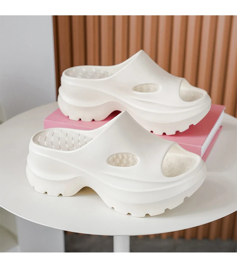 A Pair of Women’s Slippers, Wear-resistant, Non-slip, Comfortable, Simple, High