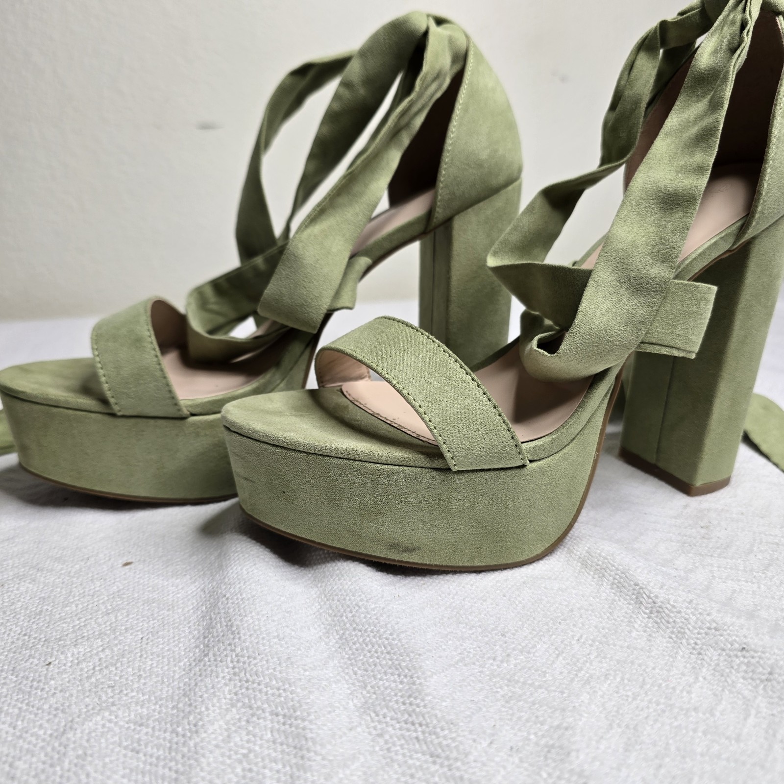 Wild Diva Lounge Olive Green Lace-Up Platform Heels – Women’s Size 10