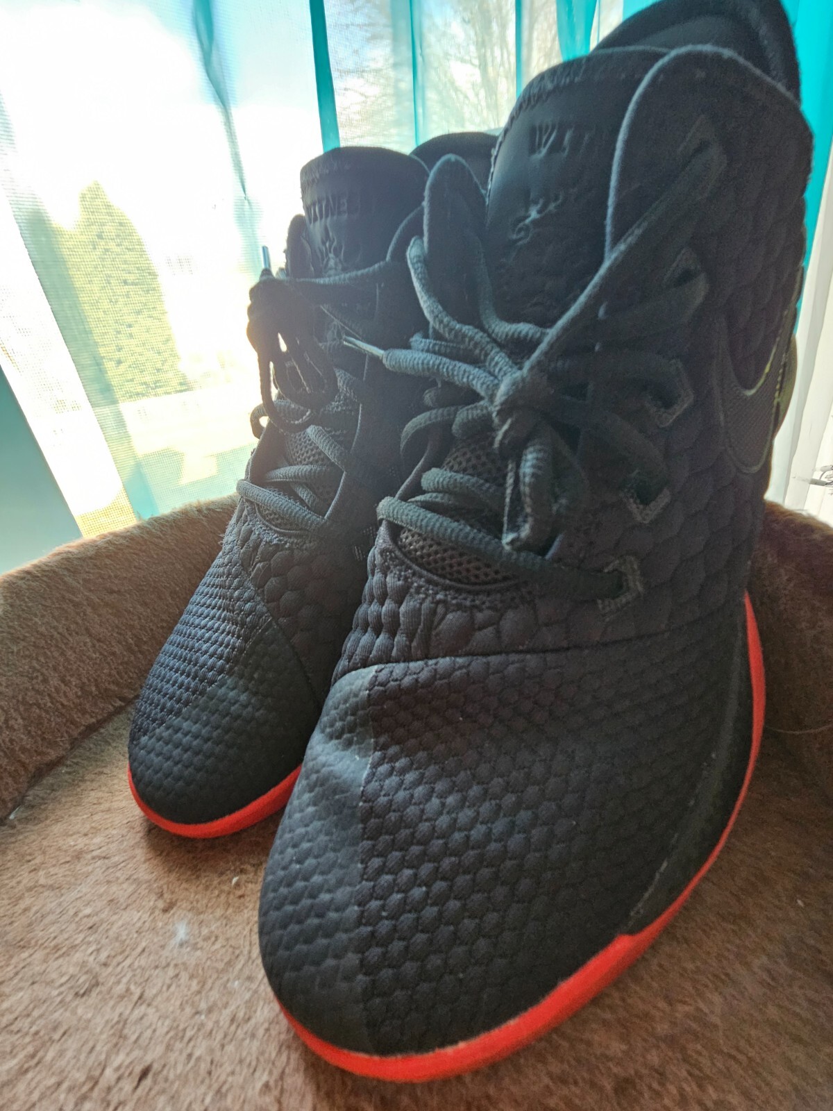 Nike Witness Akron 330 woman’s size 9 shoes