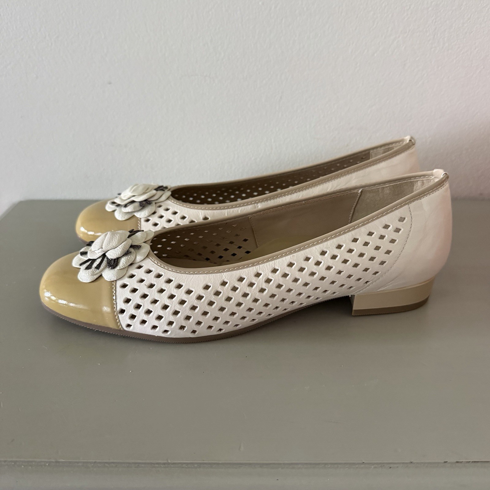 Ara Womens Blossom Flats Womens 11 Flower Slip On Pumps White Tan Leather New