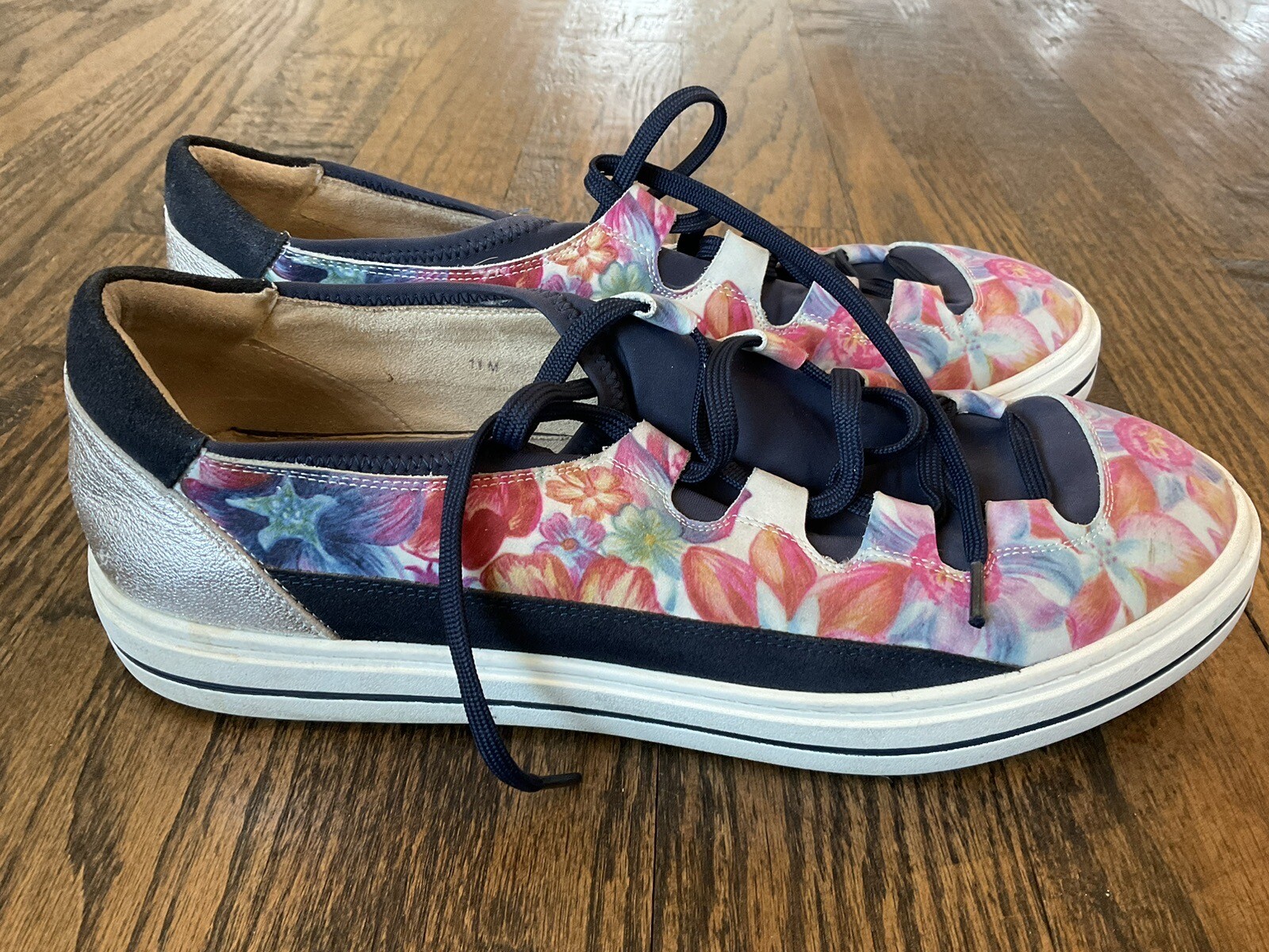 Vaneli Sport Floral Lace Up Lether/Fabric Sneakers Women’s Us Size 11 M