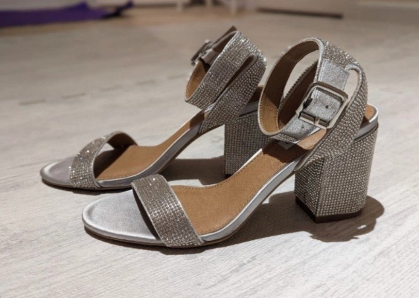 Steve Madden Silver Rhinestone Ankle Strap Leather Open Toe Buckle Sandals 6.5M