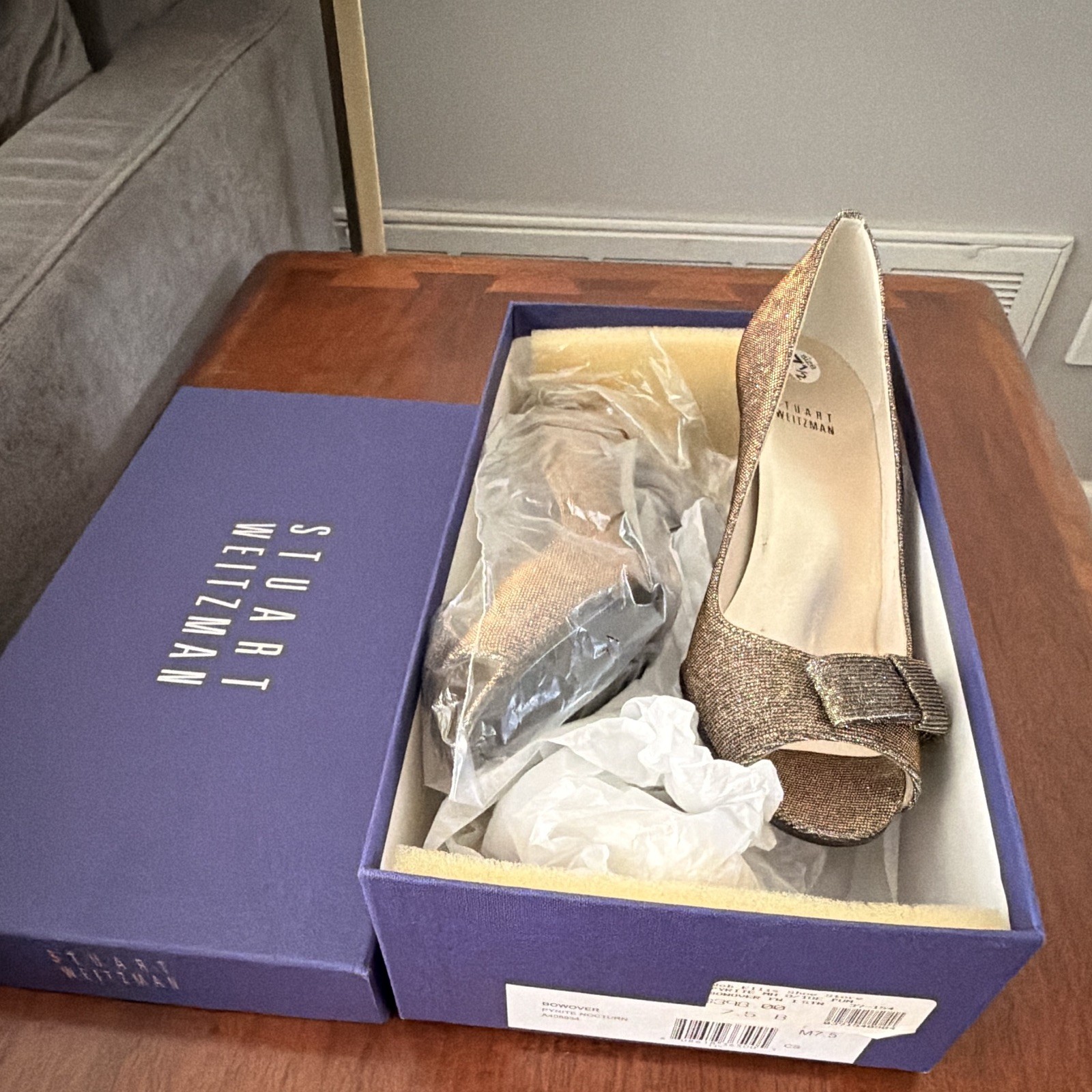 Stuart Weitzman Gold Peep Toe Kitten Heel Synthetic Pumps Bow Slip On 7.5B