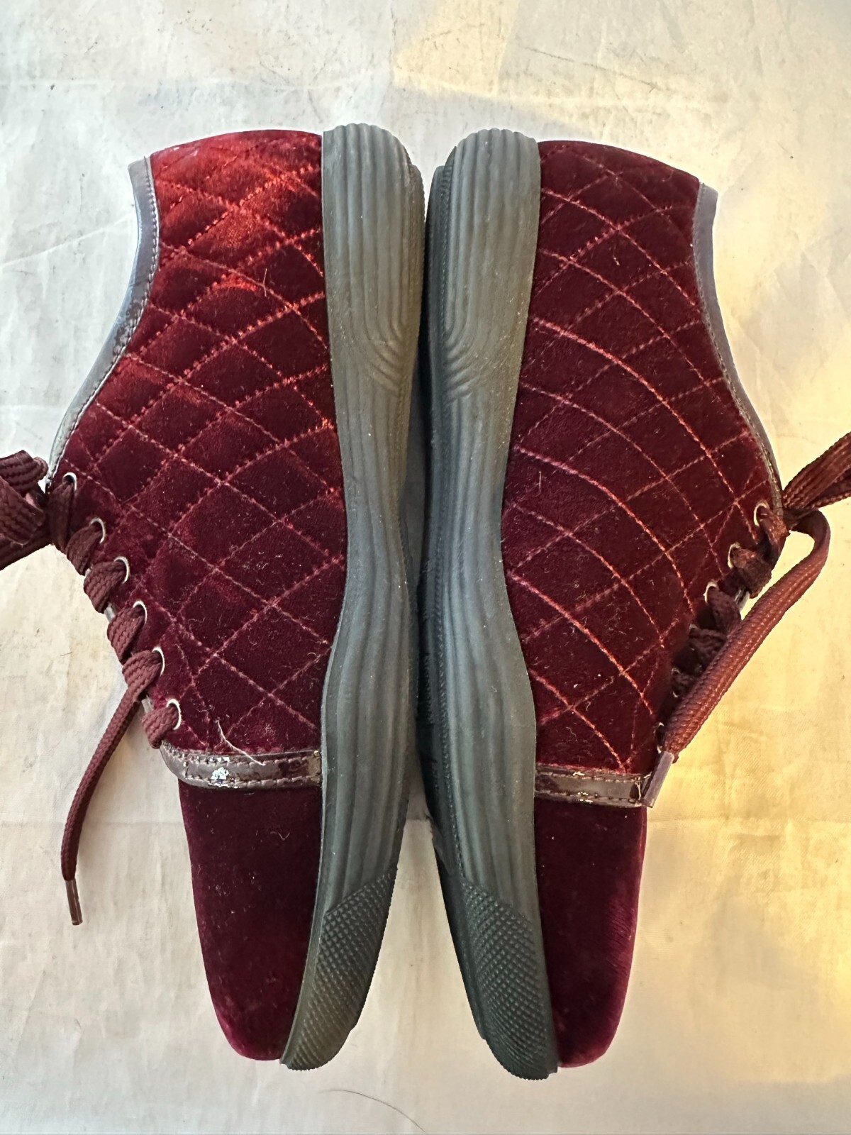 AQUATALIA GLENDA Burgundy Velvet Quilted Lace Sneaker, Women Size 5.5 NEW