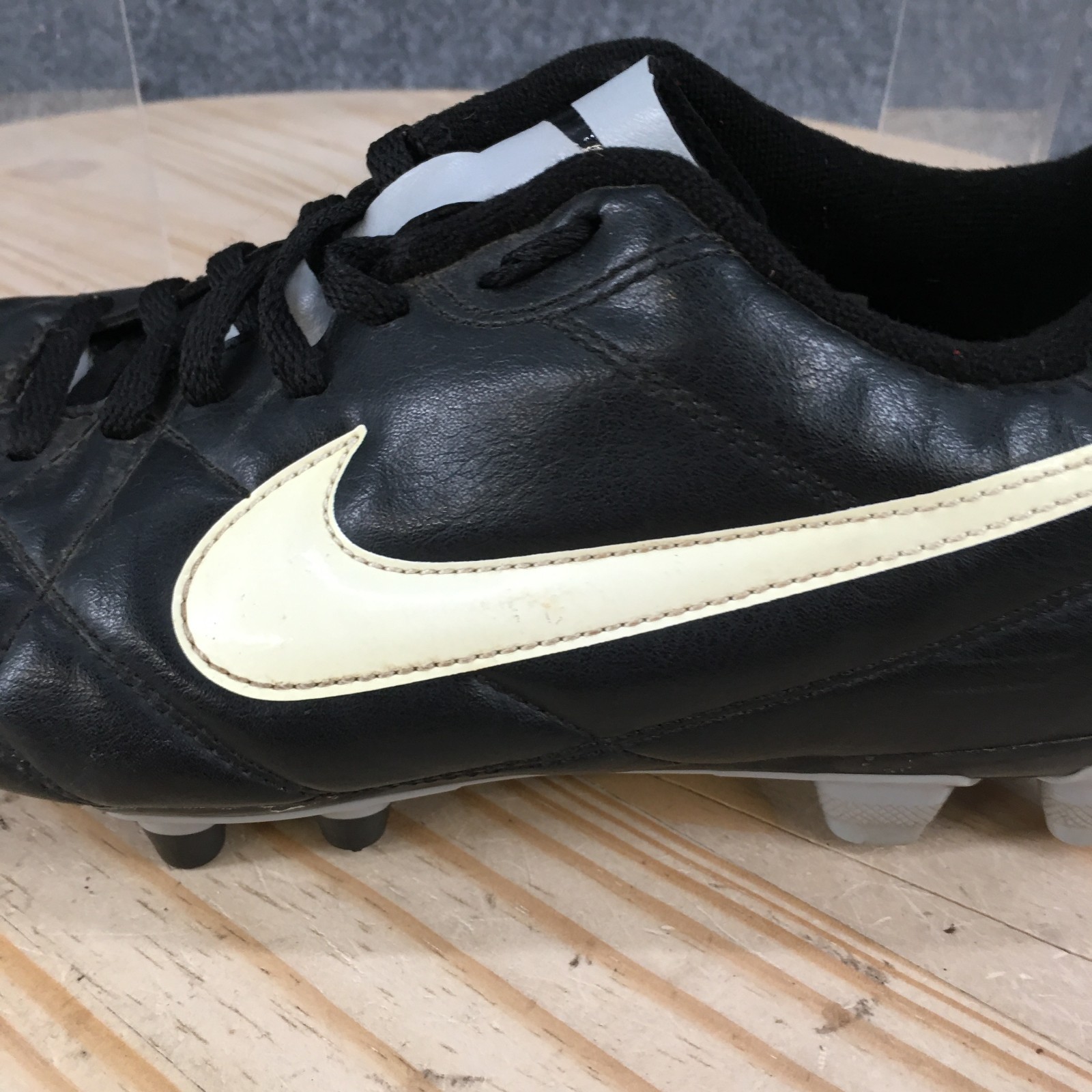 Nike Tiempo Mystic IV Shoes Womens 8 Cleats Sneakers 524939-014 Black White