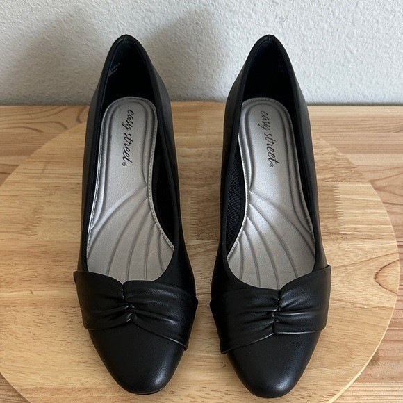 Easy Street Lyanna Womens Round Closed Toe Flat Heel Pumps Black Sz 9W