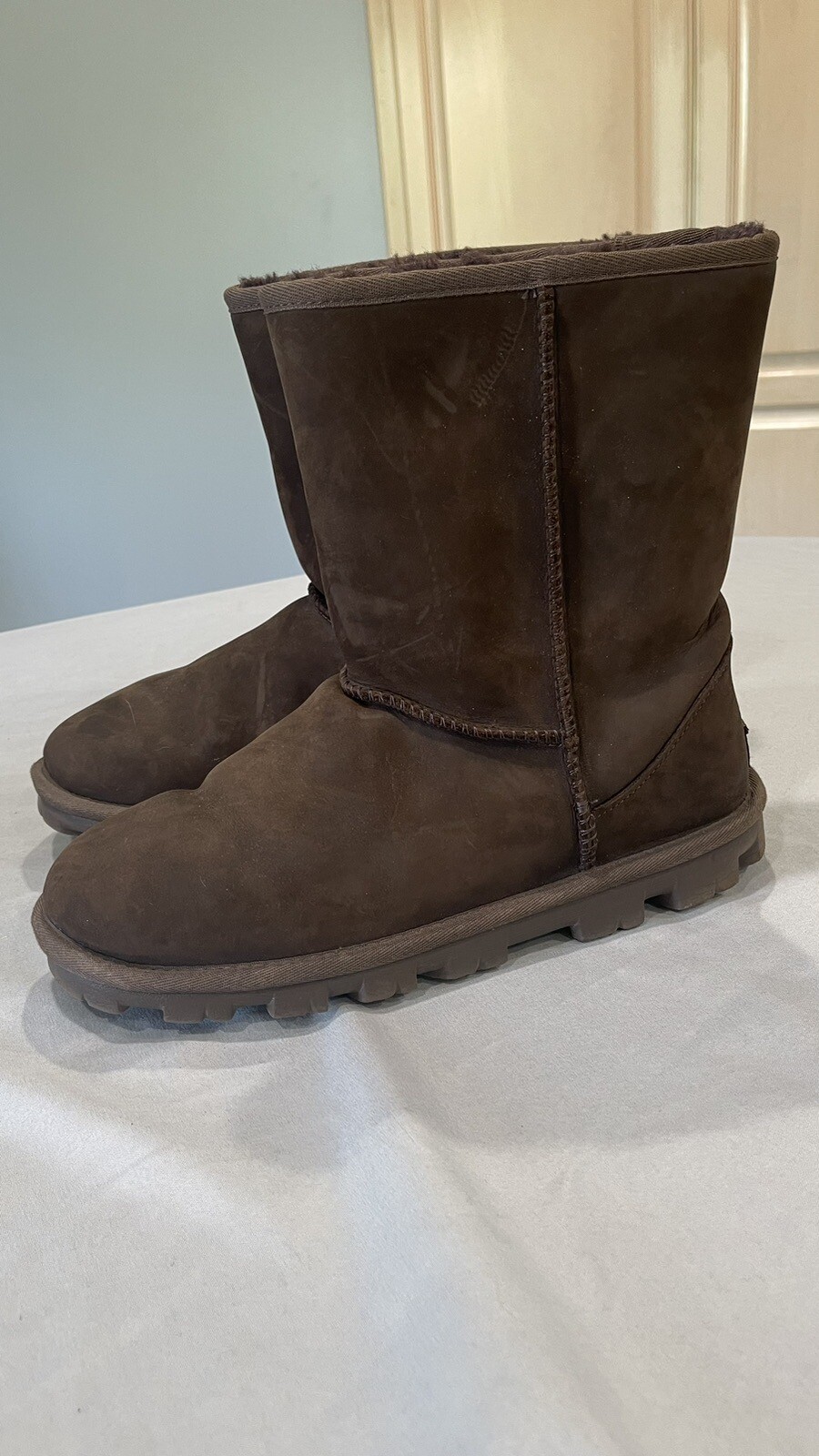 Ugg Essential Short Boots Women’s 10 Brown Leather Winter Lined Comfort Pull On