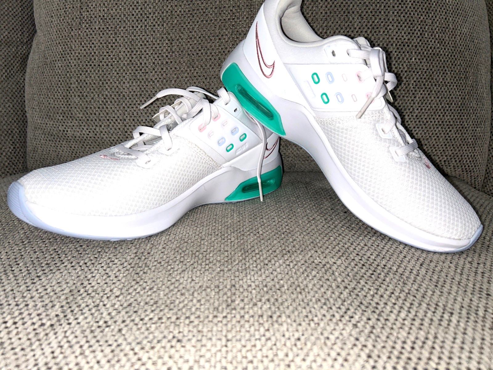 Size 9.5- Nike Air Max Bella TR 4 White Menta W