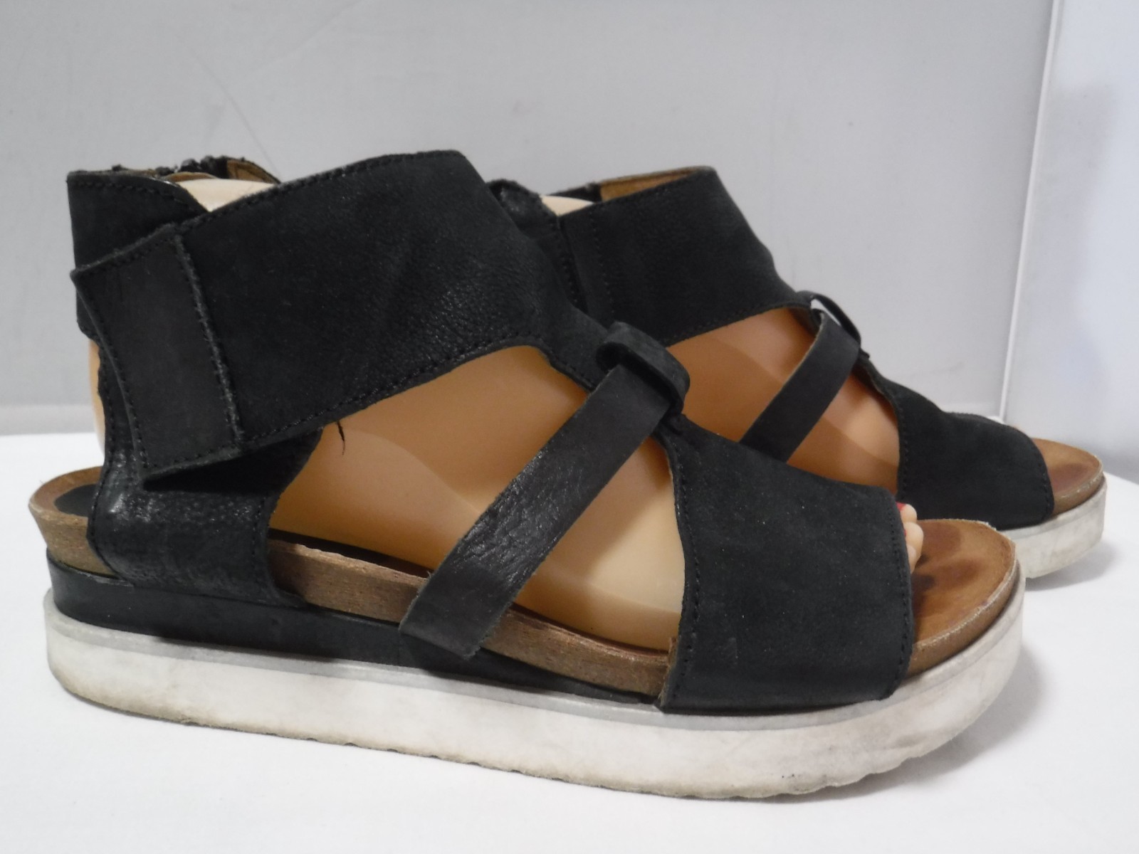 PF2 Women’s MIZ MOOZ Samantha Black Strappy Platform Chunky Sandals Sz 39 US 8