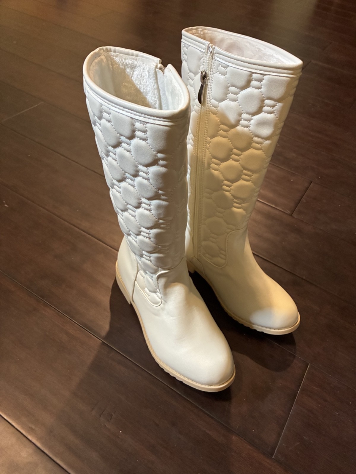 white quilted boots size 4 with fuzzy soft interior for your child!