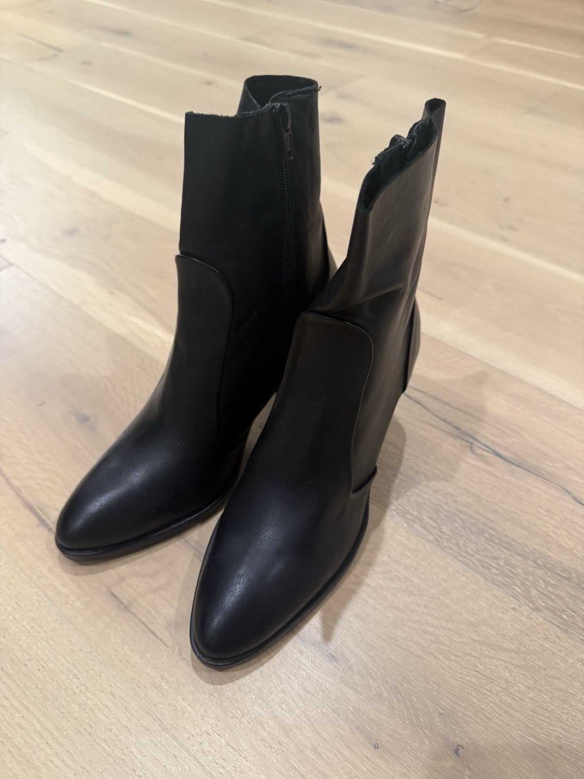 Via Spiga Black Leather Ankle Boots Block Heel Side Zip Sz 9M Made in Italy