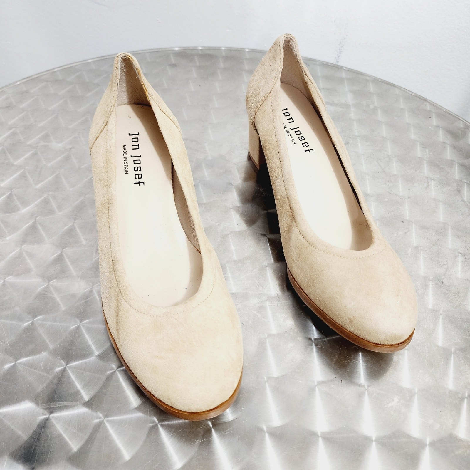 Jon Josef Damas Cashew Suede Pumps Round Toe Court Heels Shoes NIB Womens Size 6