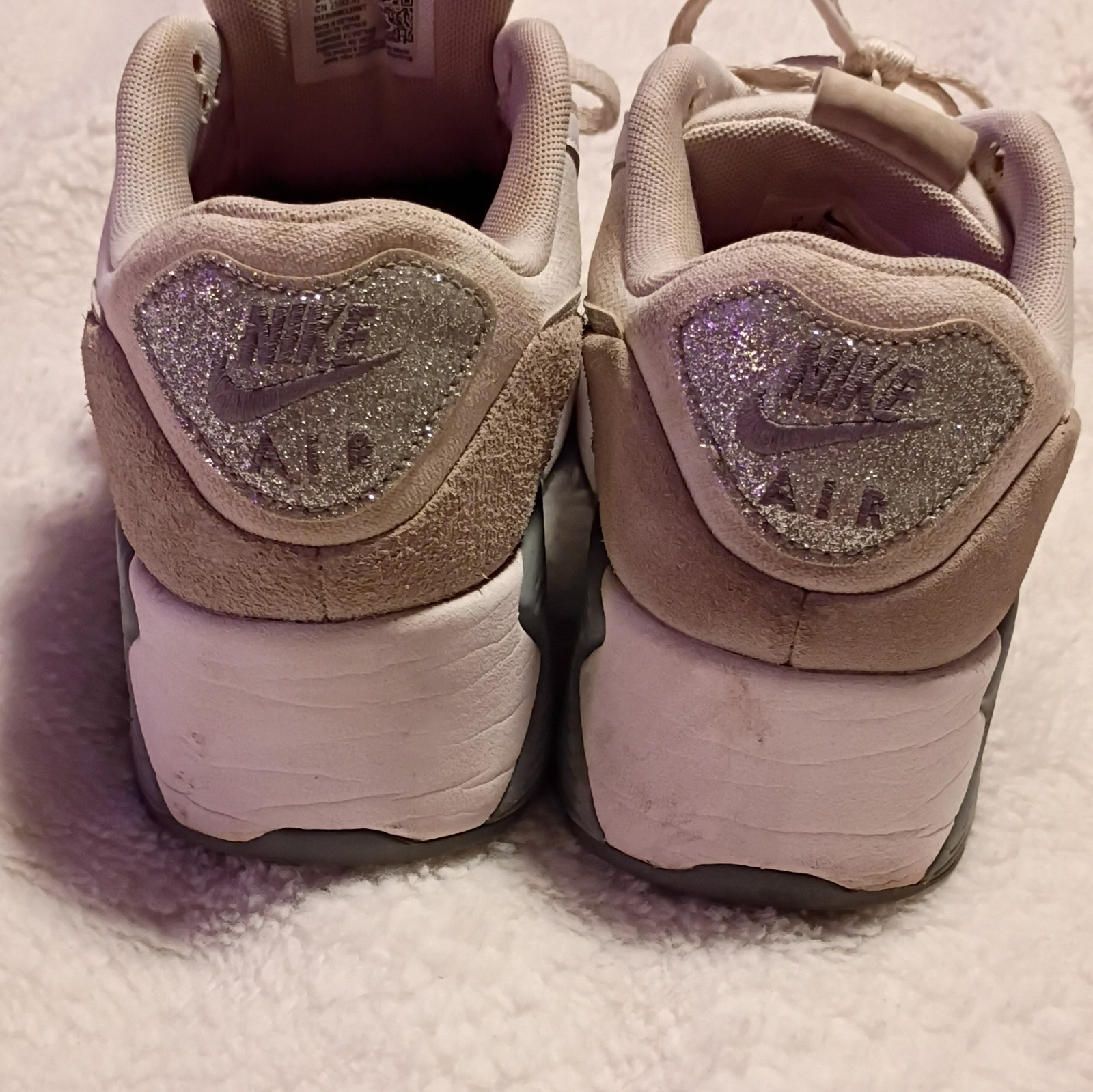Nike Air Max 90 LV8 Women’s Glitter Swoosh Sneakers White/Photon Dust HQ3456-191