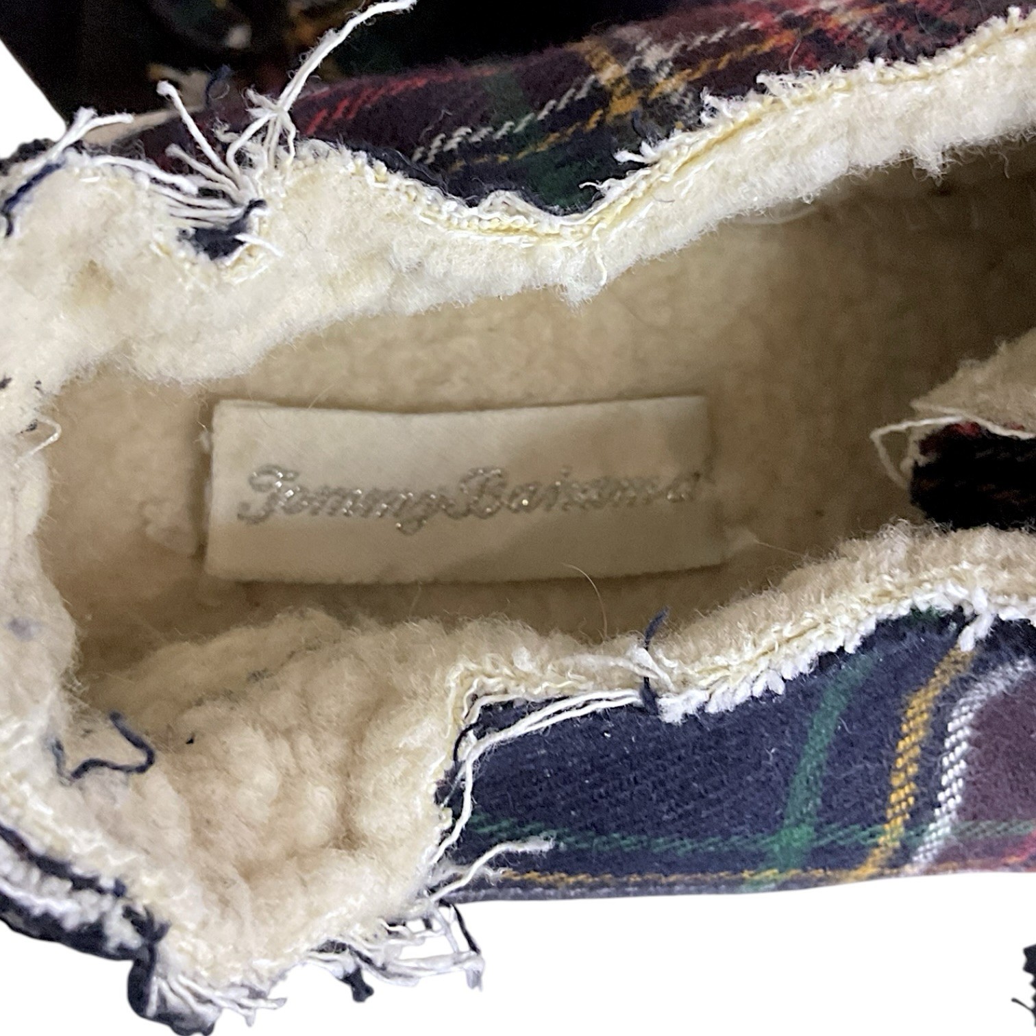 Tommy Bahamas Plaid Insulated Sneakers Memory Foam Size 8.5M