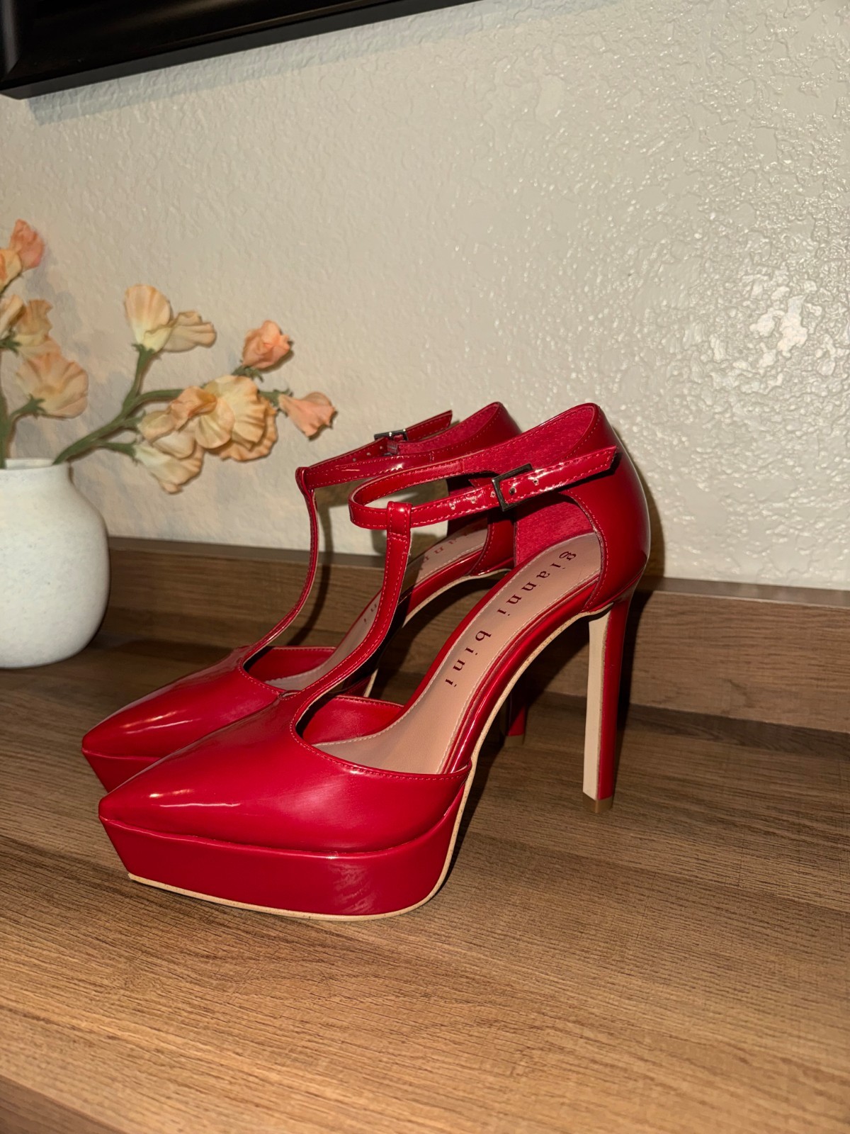 Gianni Bini Red Blainee Patent Platform T-Strap Pumps Brand New Size 6