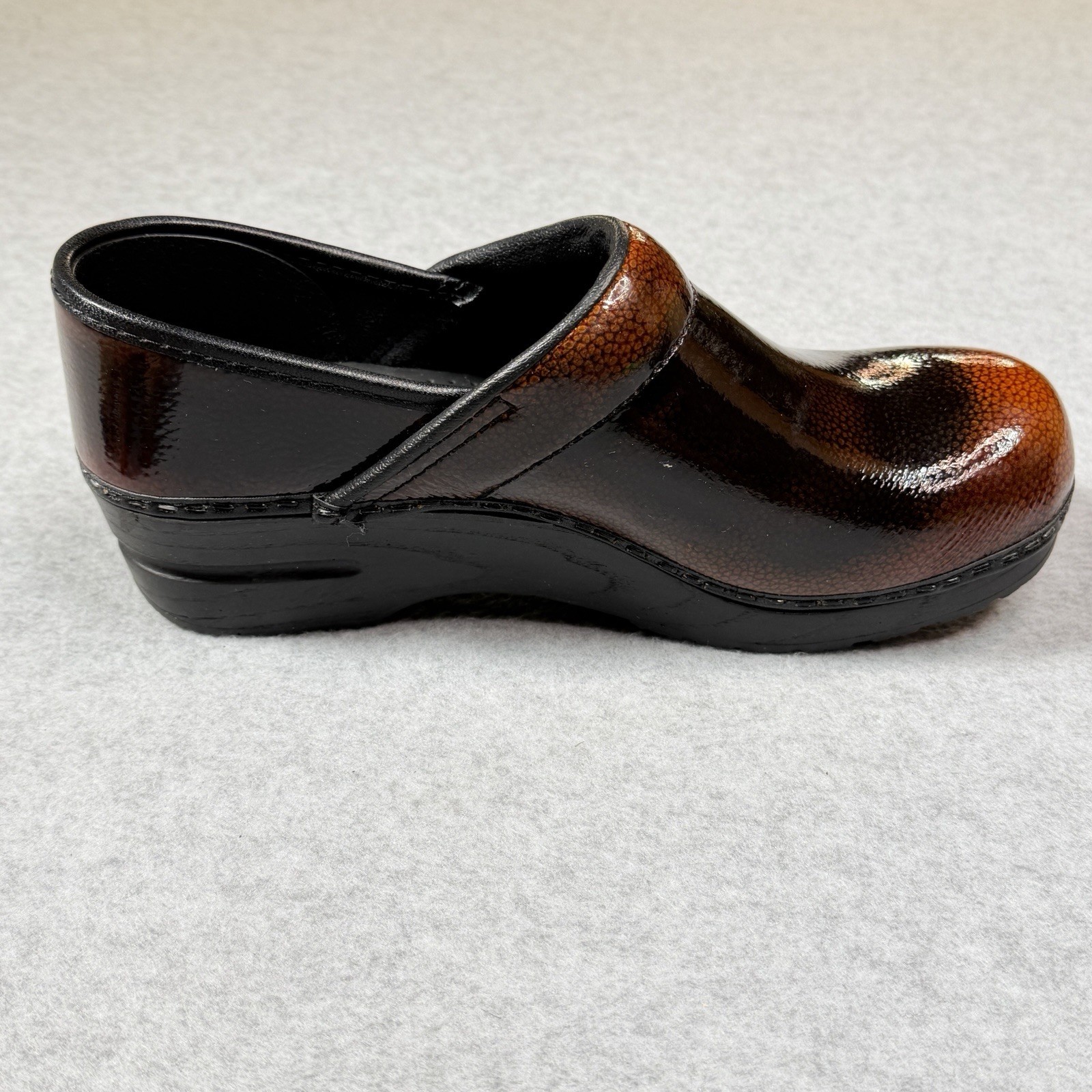 Sanita Original Cabrio Professional Clog Patent Leather Brown Embossed Womens 38