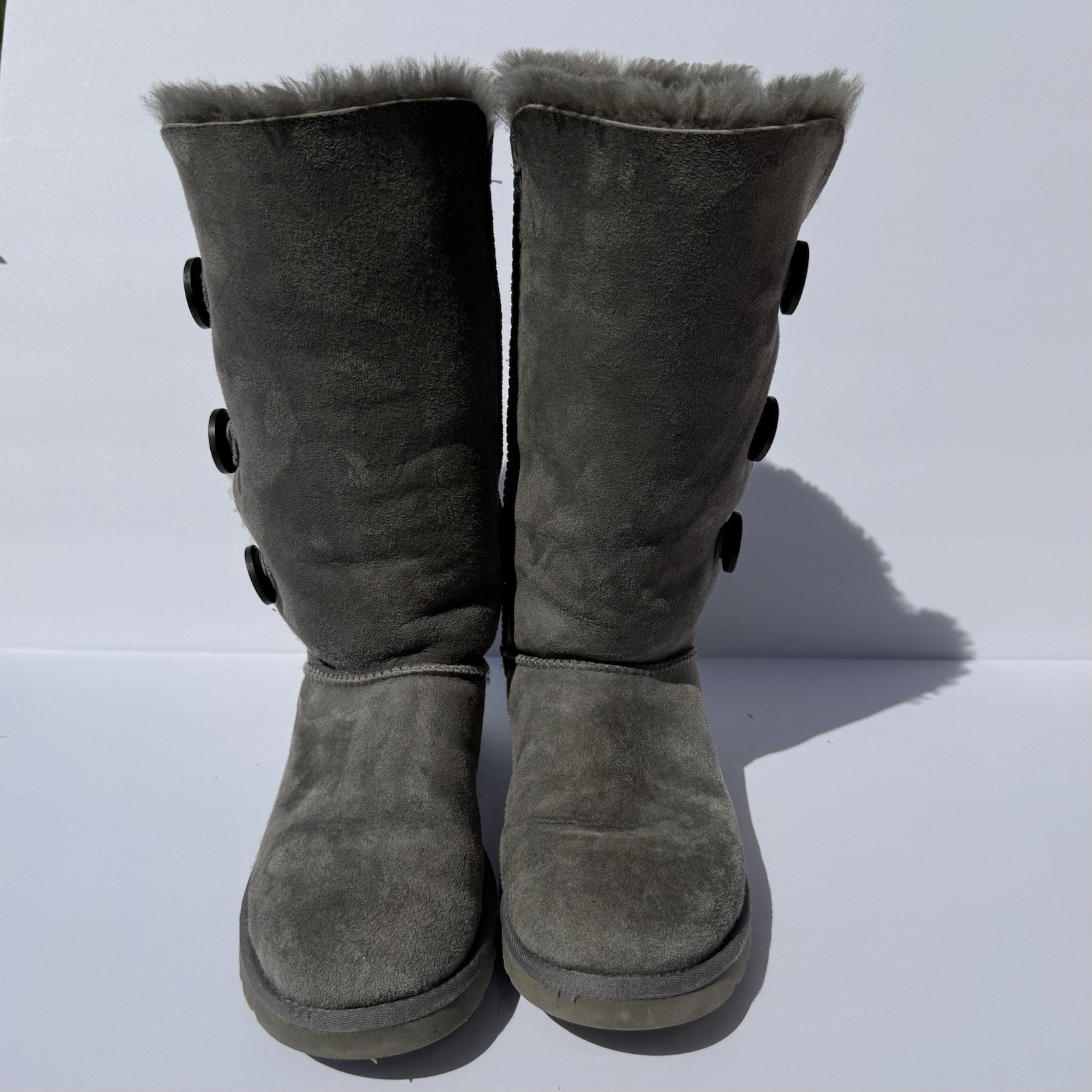 UGG Australia Bailey Button Triplet Boots Women’s 8 Gray Twinface Sheepskin