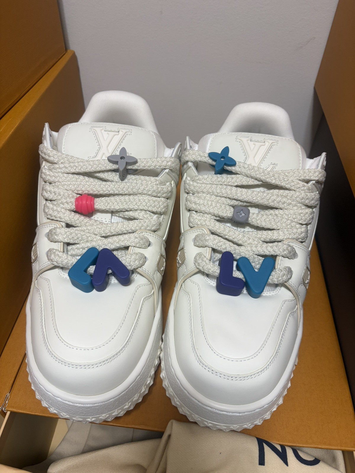 LV TRAINER MAXI SNEAKERS SIZE 43 EU