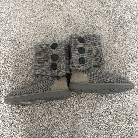 UGG Australia Women’s Gray Knit Button Boots Size 7 Right & Size 8 Left