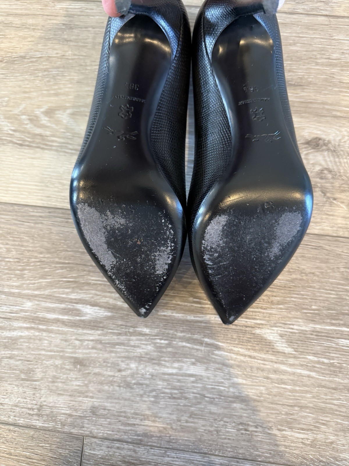 Longchamp Black Textured Leather Pumps Size: EU 36.5 / US 6.5