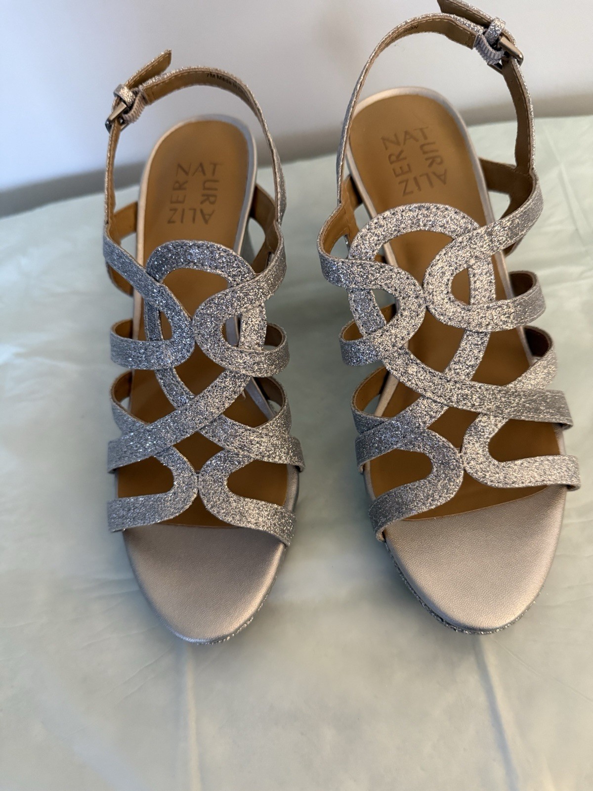 Naturalizer Shoes Womens Size 7M Silver Strappy Heeled Sandals Glitter