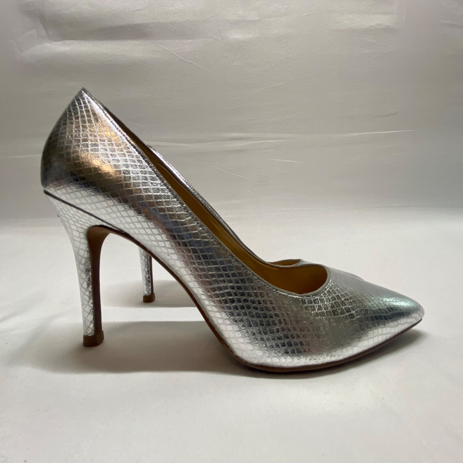 Michael Kors Claire Pump Women’s 7 Metalic Silver Snakeskin Embossed Leather GUC
