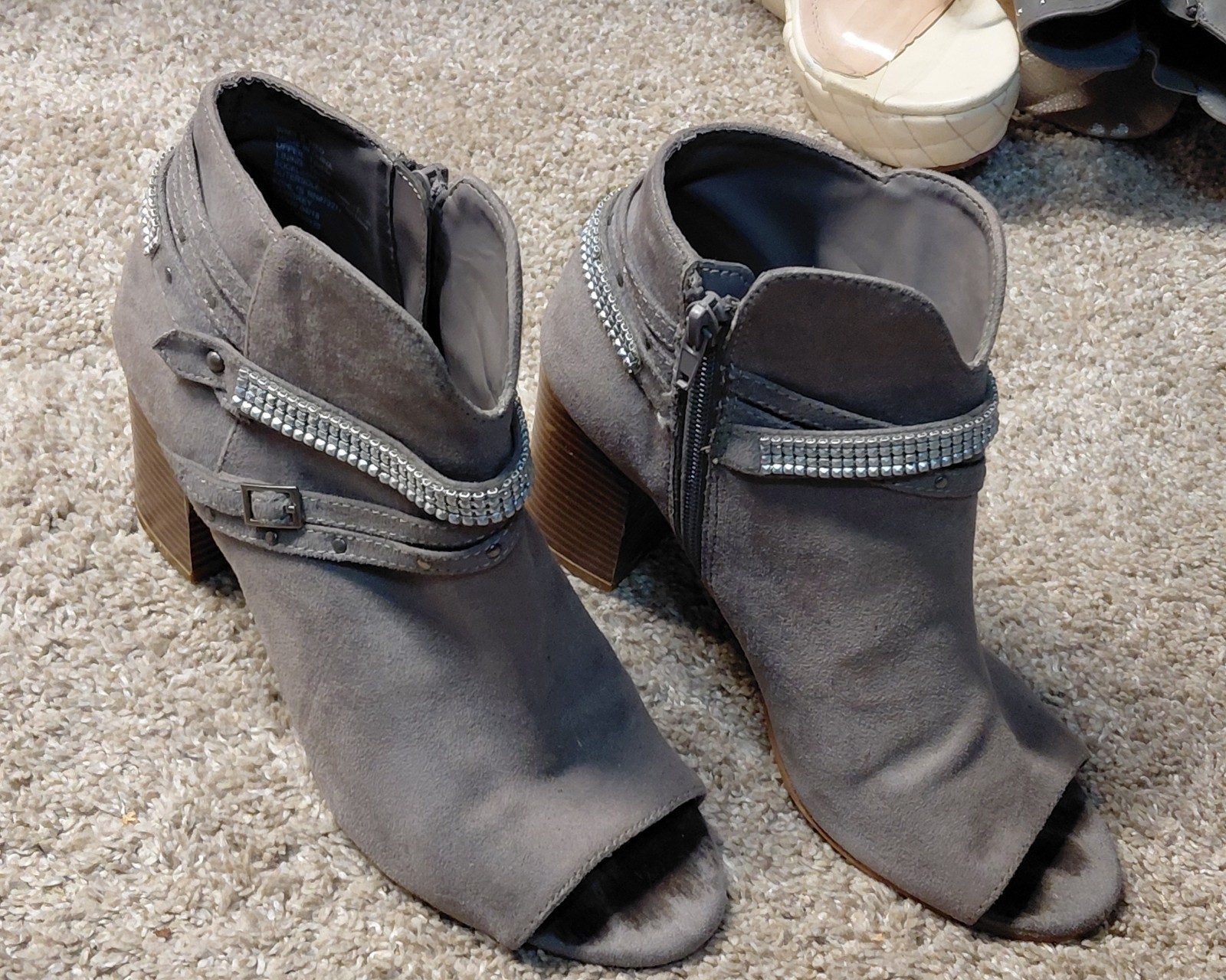 SO Gray Faux Suede Open Toe Ankle Strap Rhinestone Block Heel Women’s 8