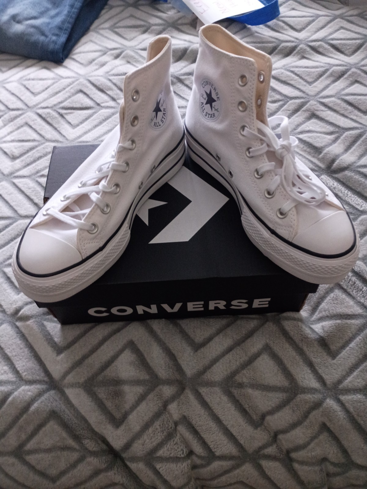 Size 7.5 – Woman’s Converse Chuck Taylor All Star Platform High White