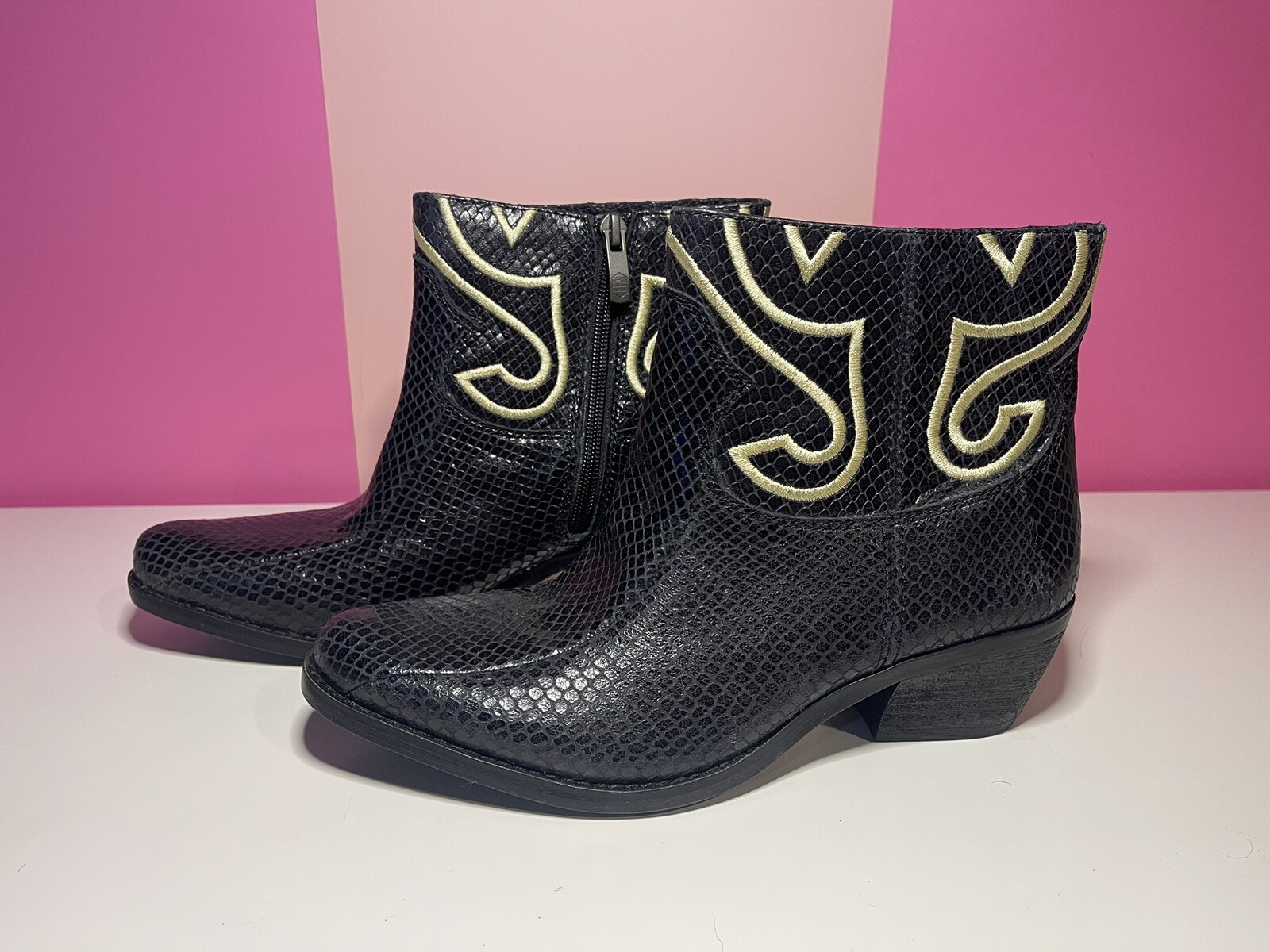 Vince Camuto Calina Black Leather Solid Snake Print Ankle Booties Sz 7M Western