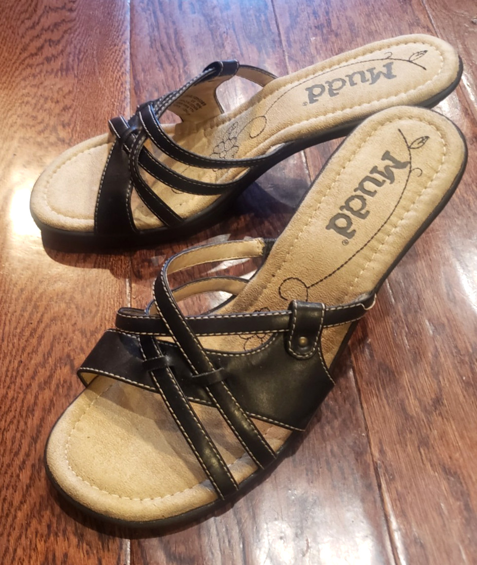 New No Tags – Mudd Ladies Shoes – Size 9.5 – 90s Block heel sandal – Black