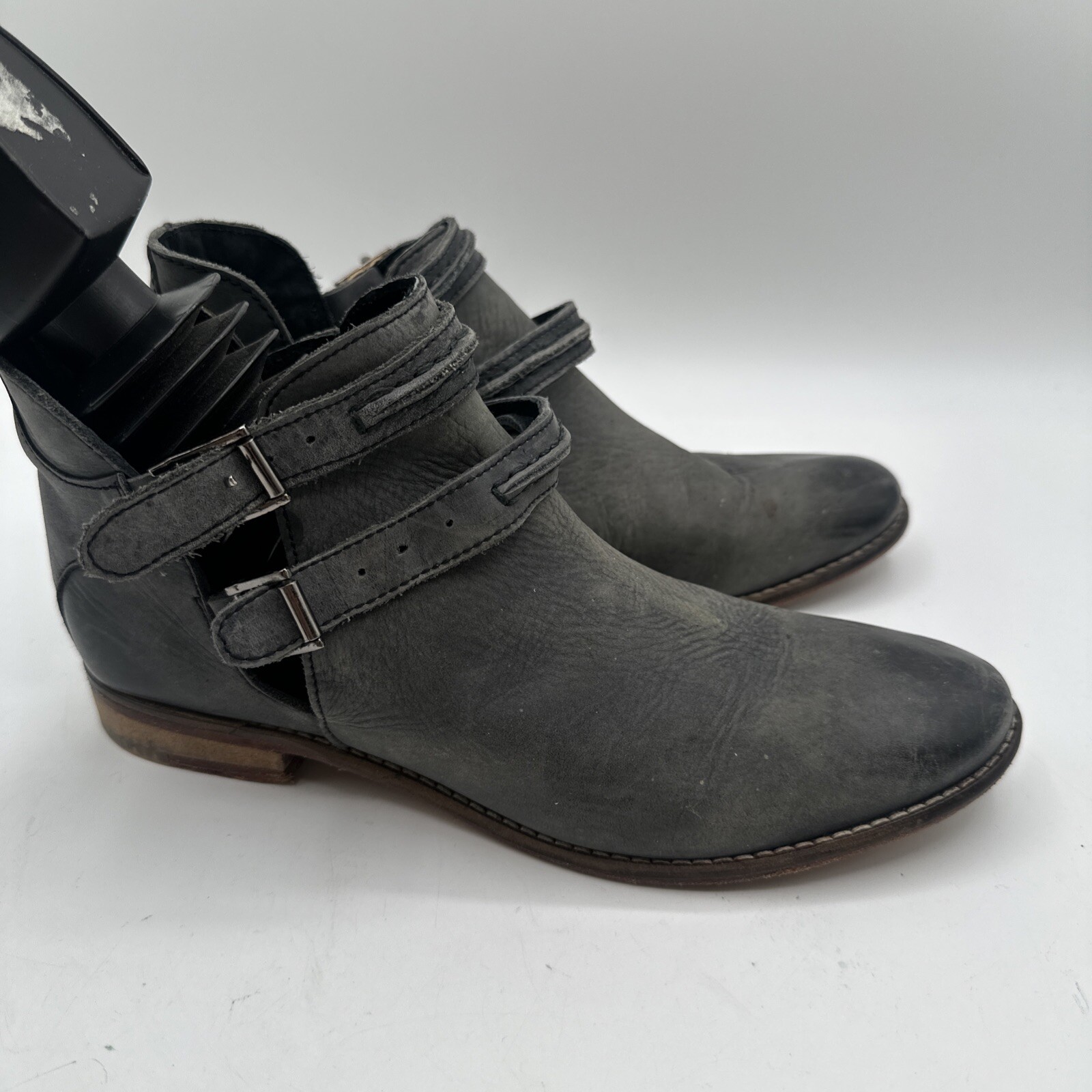 Free People Boots Womens 38 (US 7.5) Gray Leather Boho Grunge Biker Booties