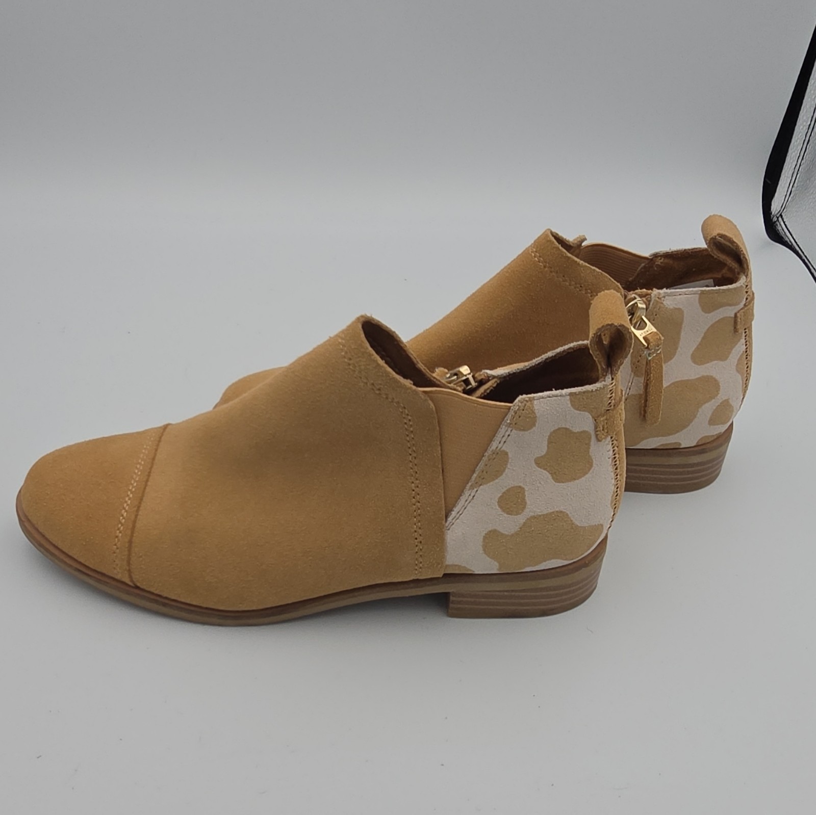 TOMS Tan Suede Giraffe Animal Print Kallie Ankle Booties Boots Boho Women’s 6