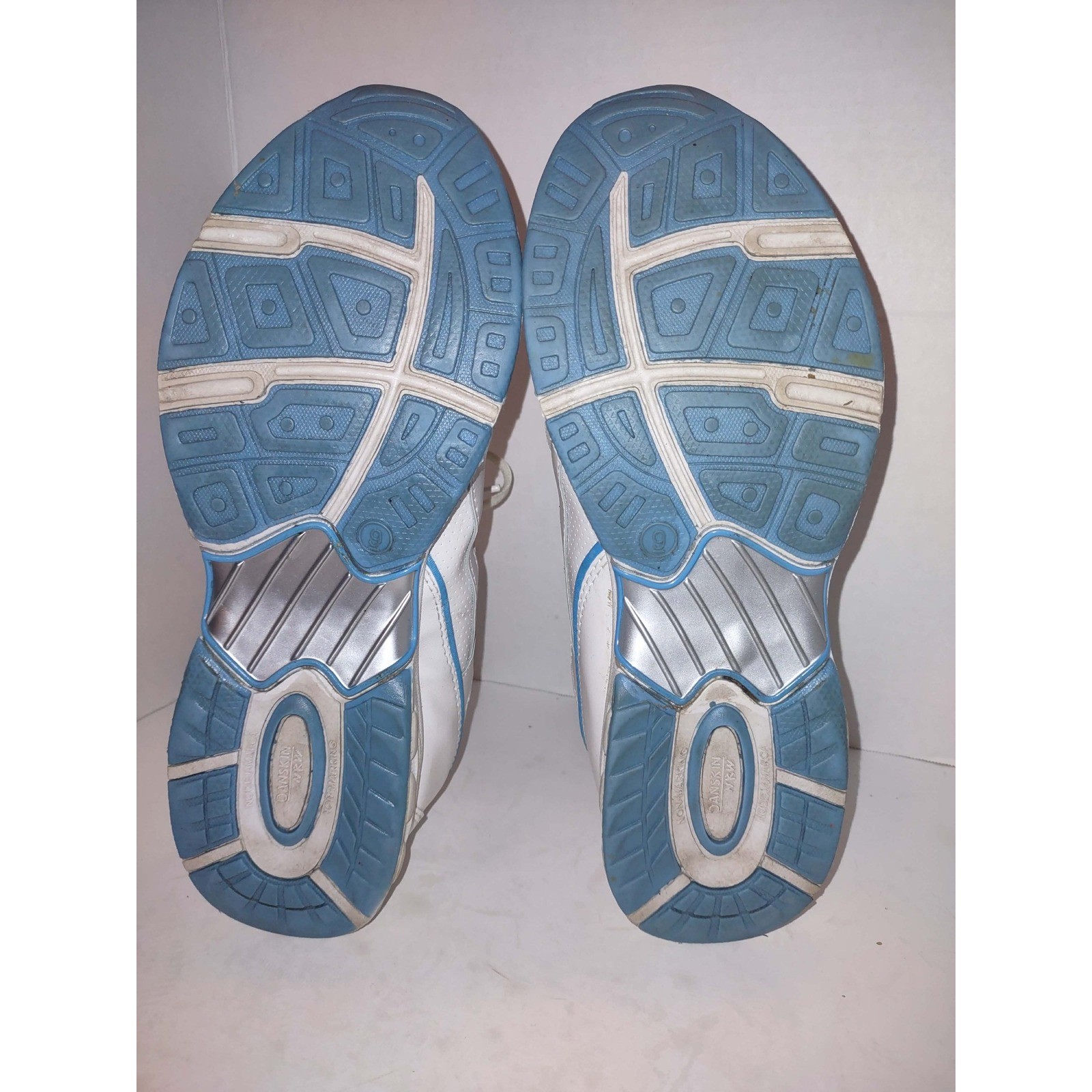 Danskin Now Joanie Womens 9 White Blue Silver Athletic Walking Sneakers 2585678