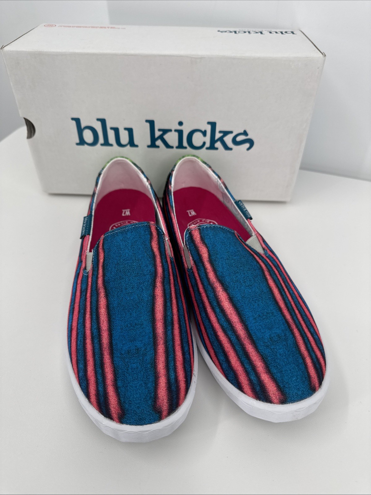 Blu Kicks Bengal Tango Slip On Sneakers Size 7 NIB Tie-dye Blue & Pink Skate