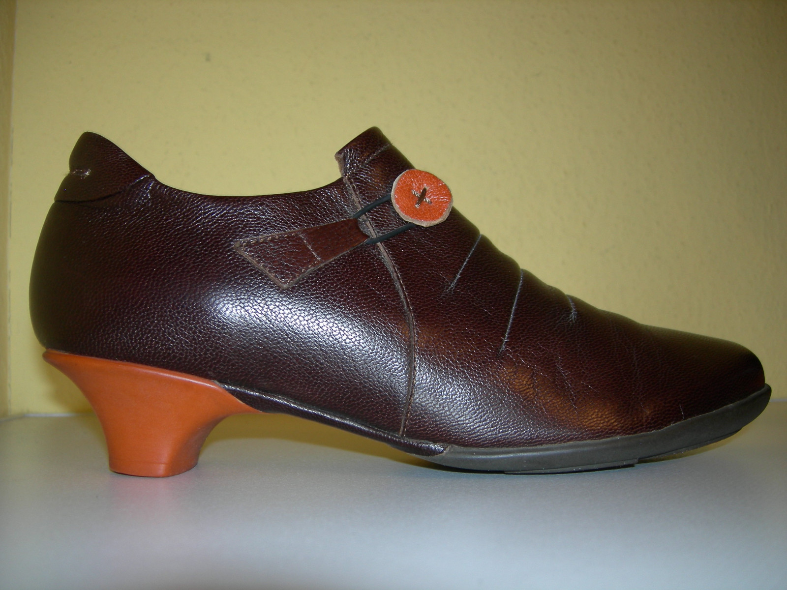 Think women’s elastic shoes leather brown Germany size 38.5 medium top