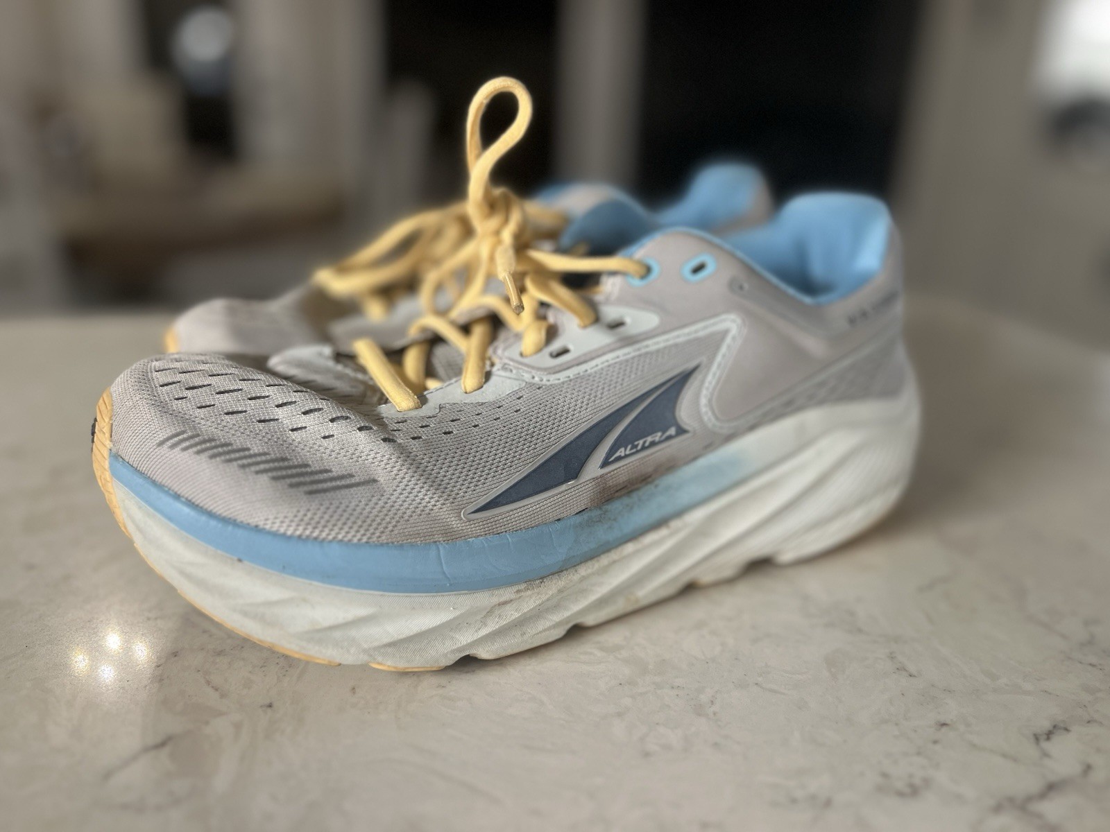 Altra via Olympus women’s running shoe size 9