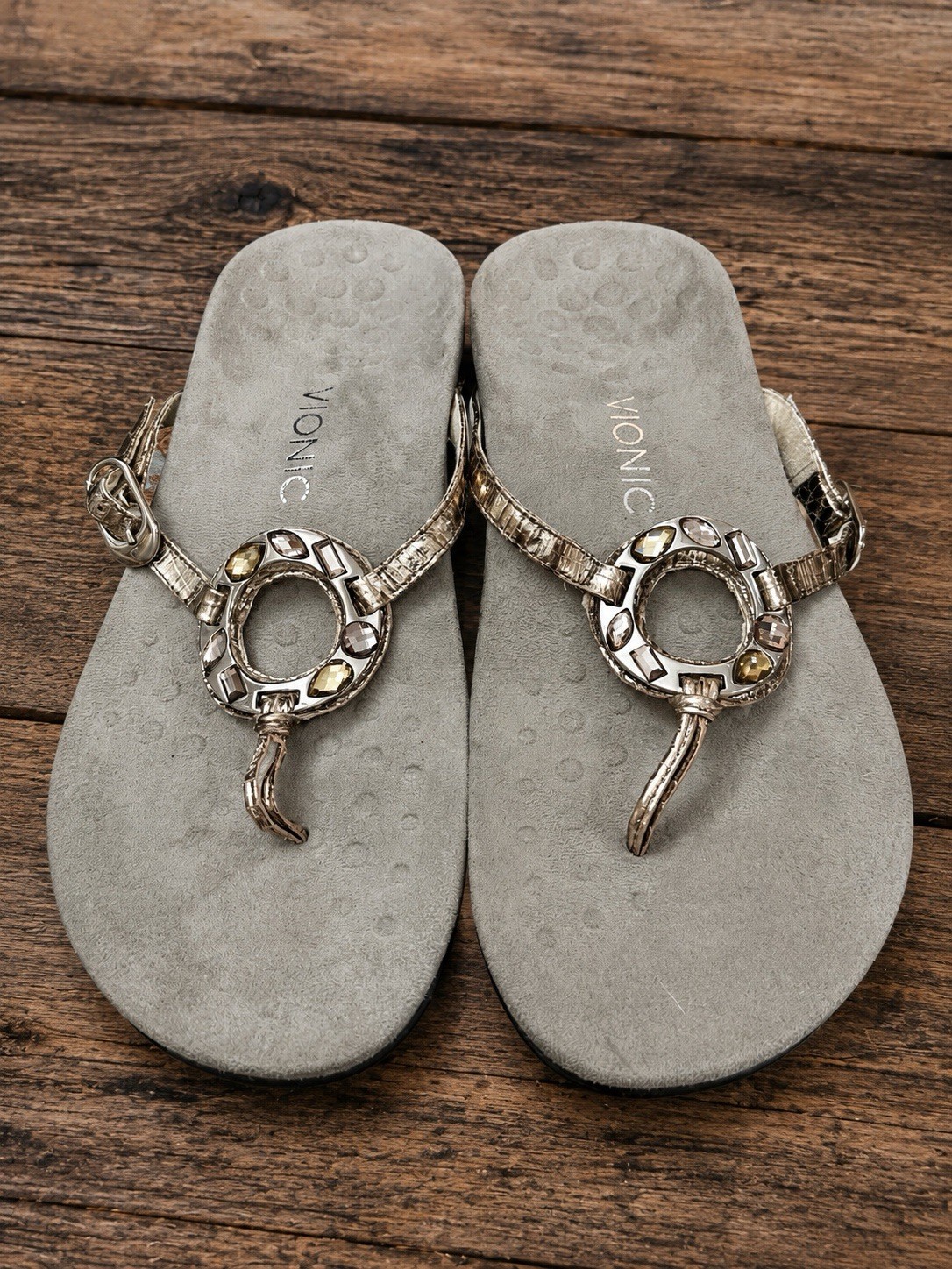 Vionic Women’s Orthotic Jeweled Thong Sandals Silver Metallic NWOB Size 9