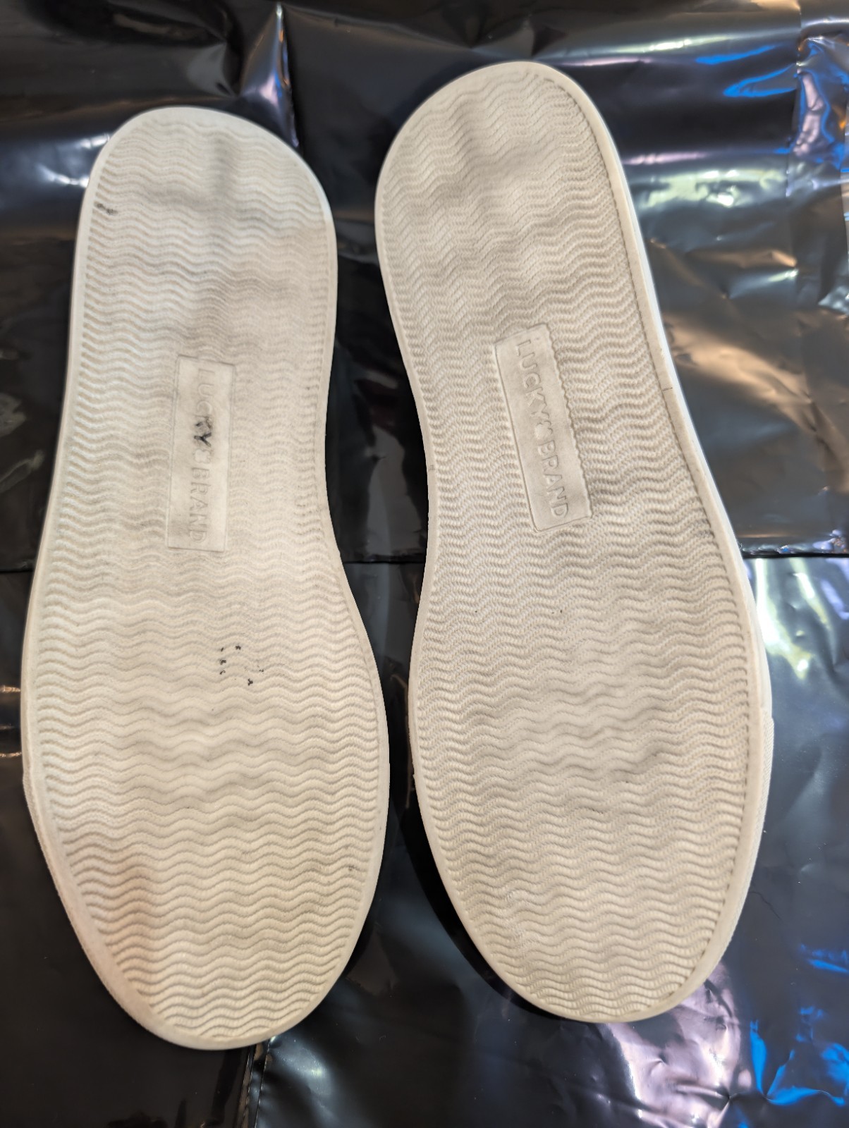 LUCKY BRAND Size 7.5 WOMENS OFF WHITE MESH KNIT LACE UP SNEAKERS- LUIKA MILKYWAY