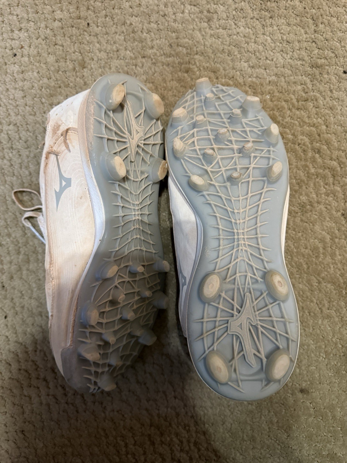 Mizuno Women’s White Softball Cleats Shoes US 10 Medium MOLDED SPIKES