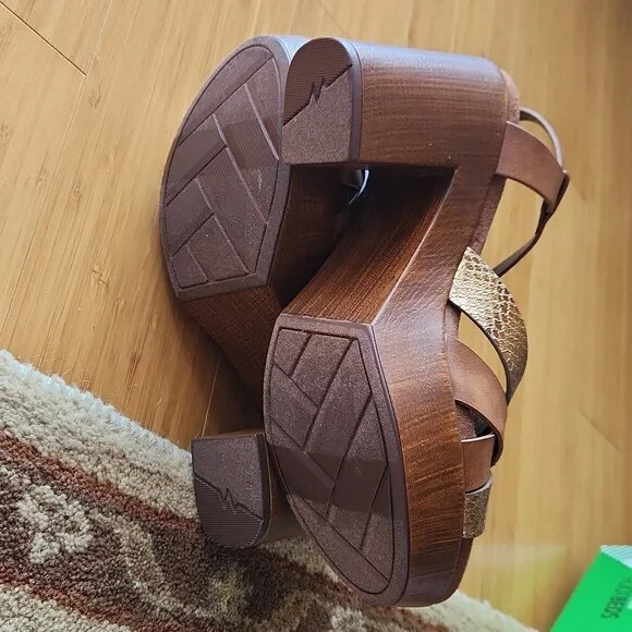 White Mountain Achiever sandals 8 brown gold new with tags and box