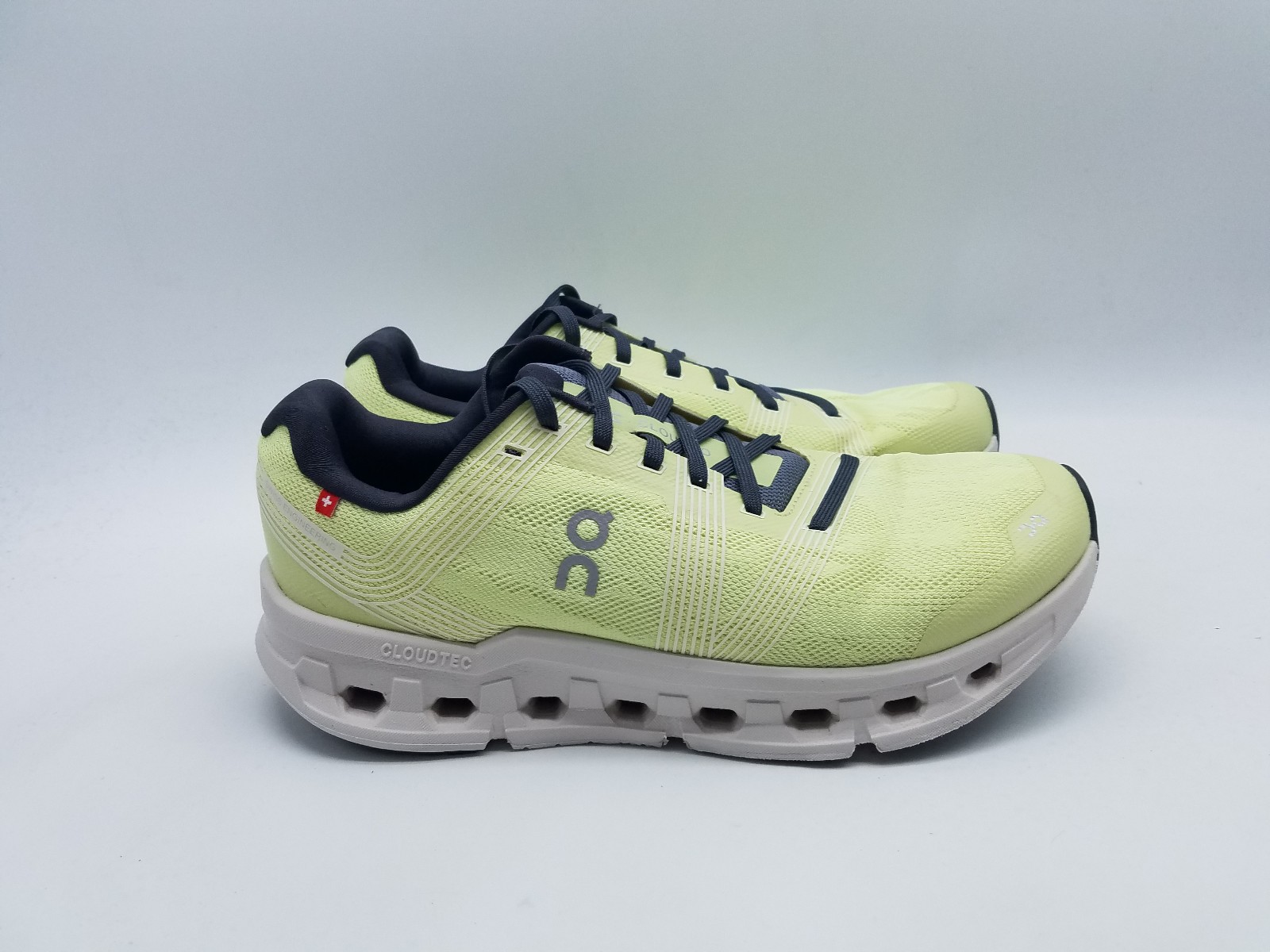 On Cloudgo Swiss Engineering Women’s Size 9.5 Road Running Shoes *Less than 5 mi