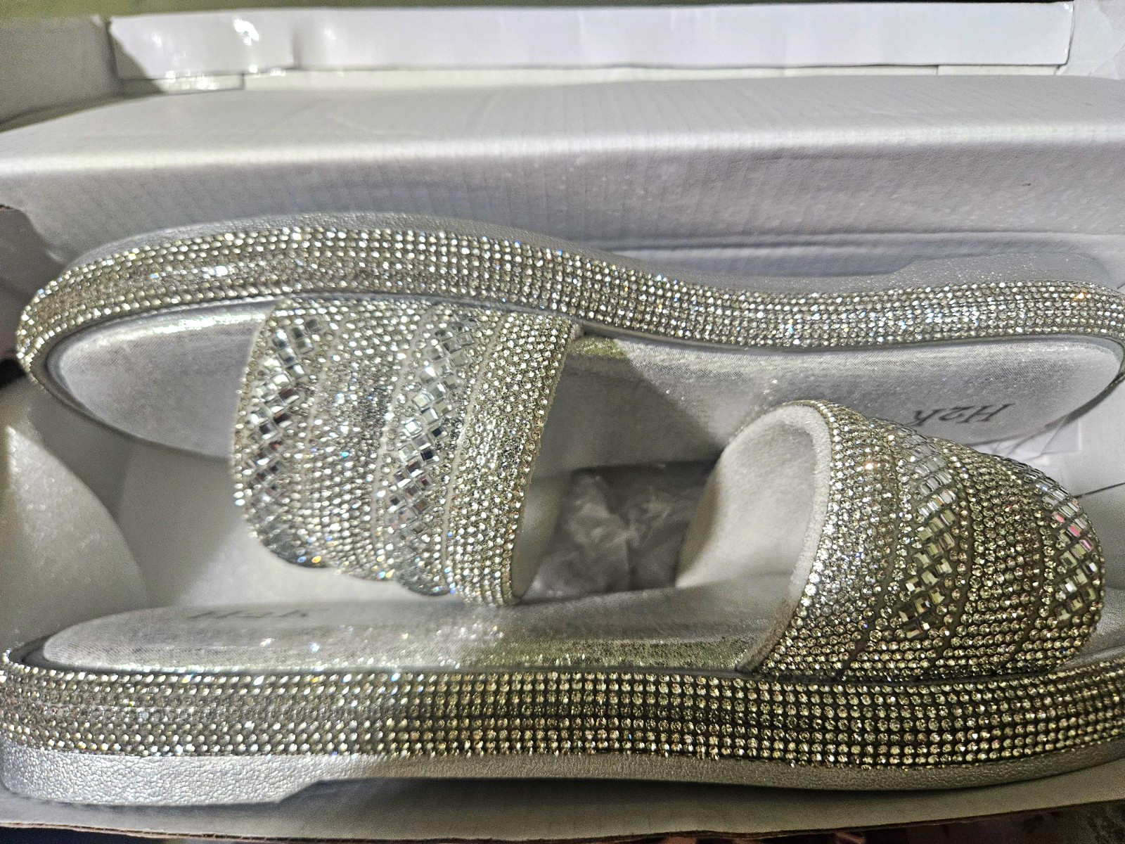 H2K Women’s Silver Rhinestone Slide Sandals Slip-On Flat Size 9 Nylon