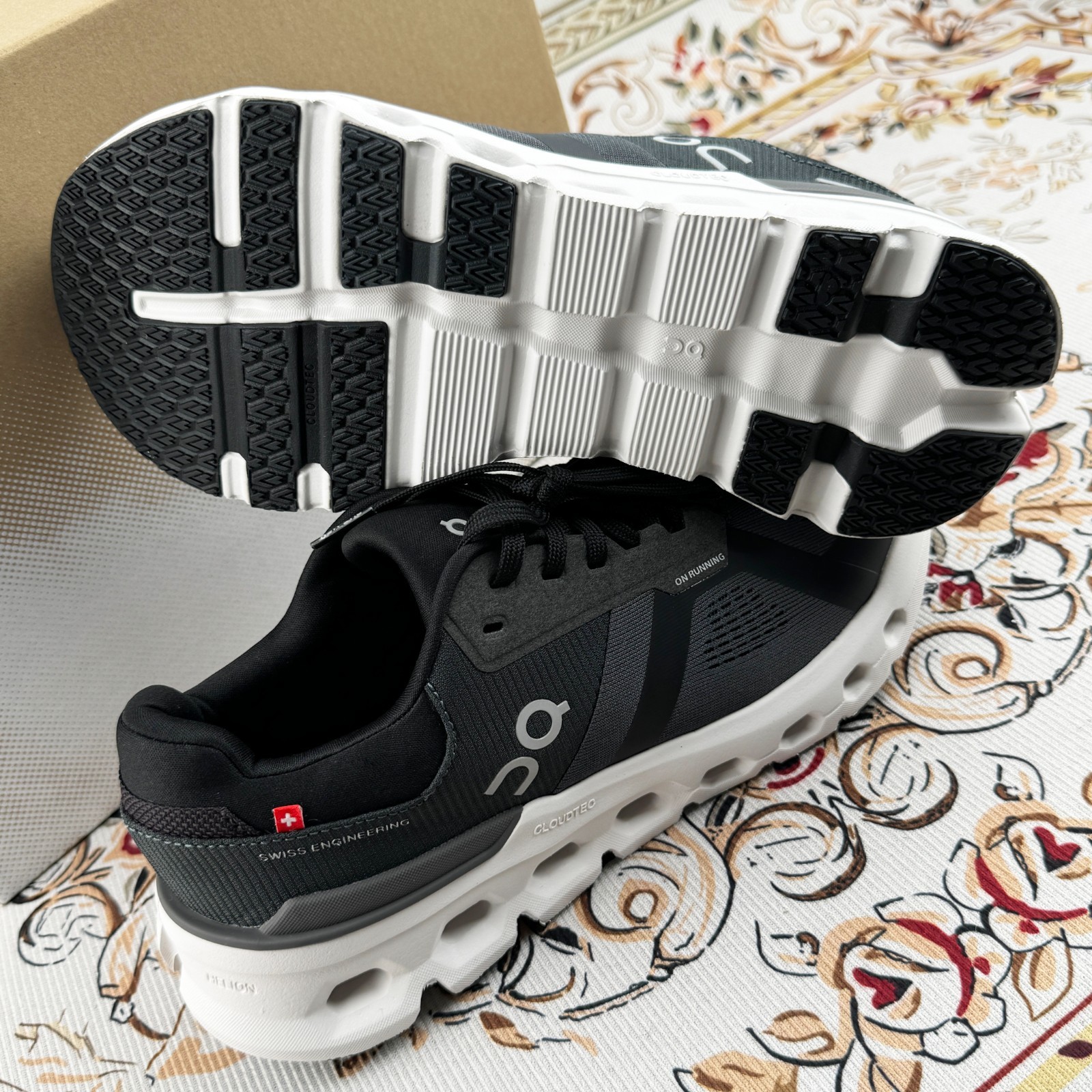 NEW On Cloudrunner 2 Eclipse|Black woman’s Sneakers/CloudTec® cushioning US6-9.5
