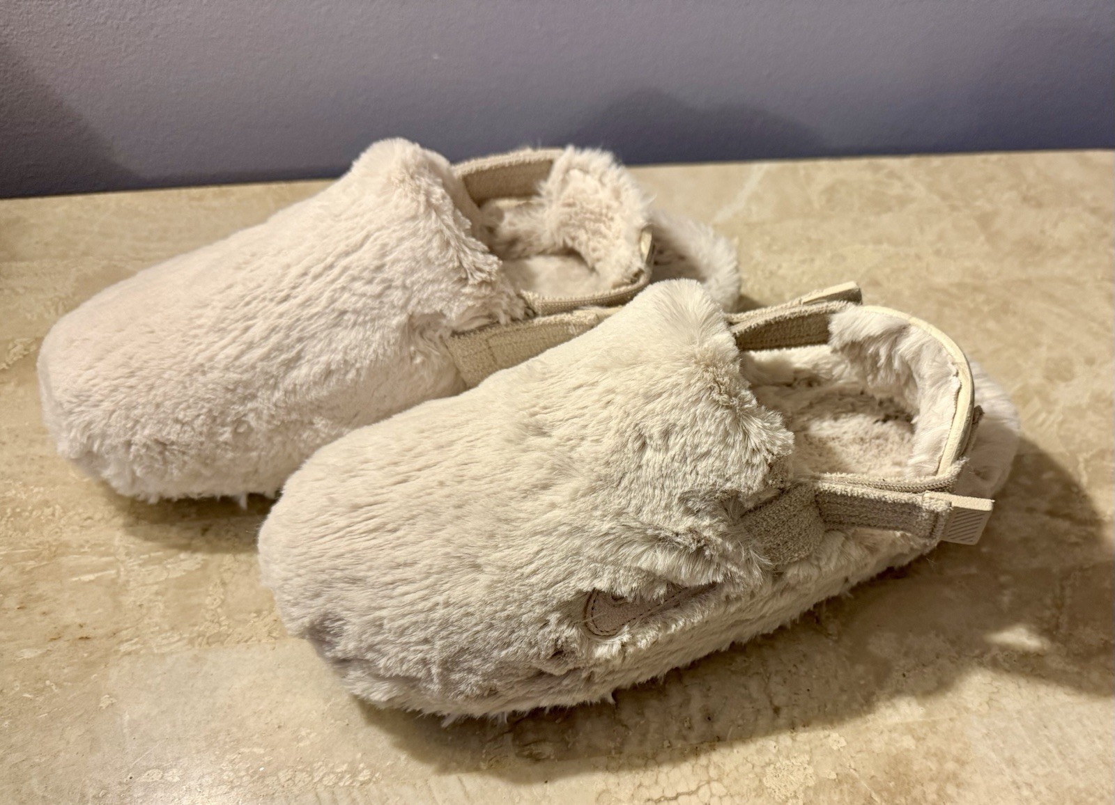 Nike Women Clogs Slippers Comfy Faux Fur Beige Size: 9 New